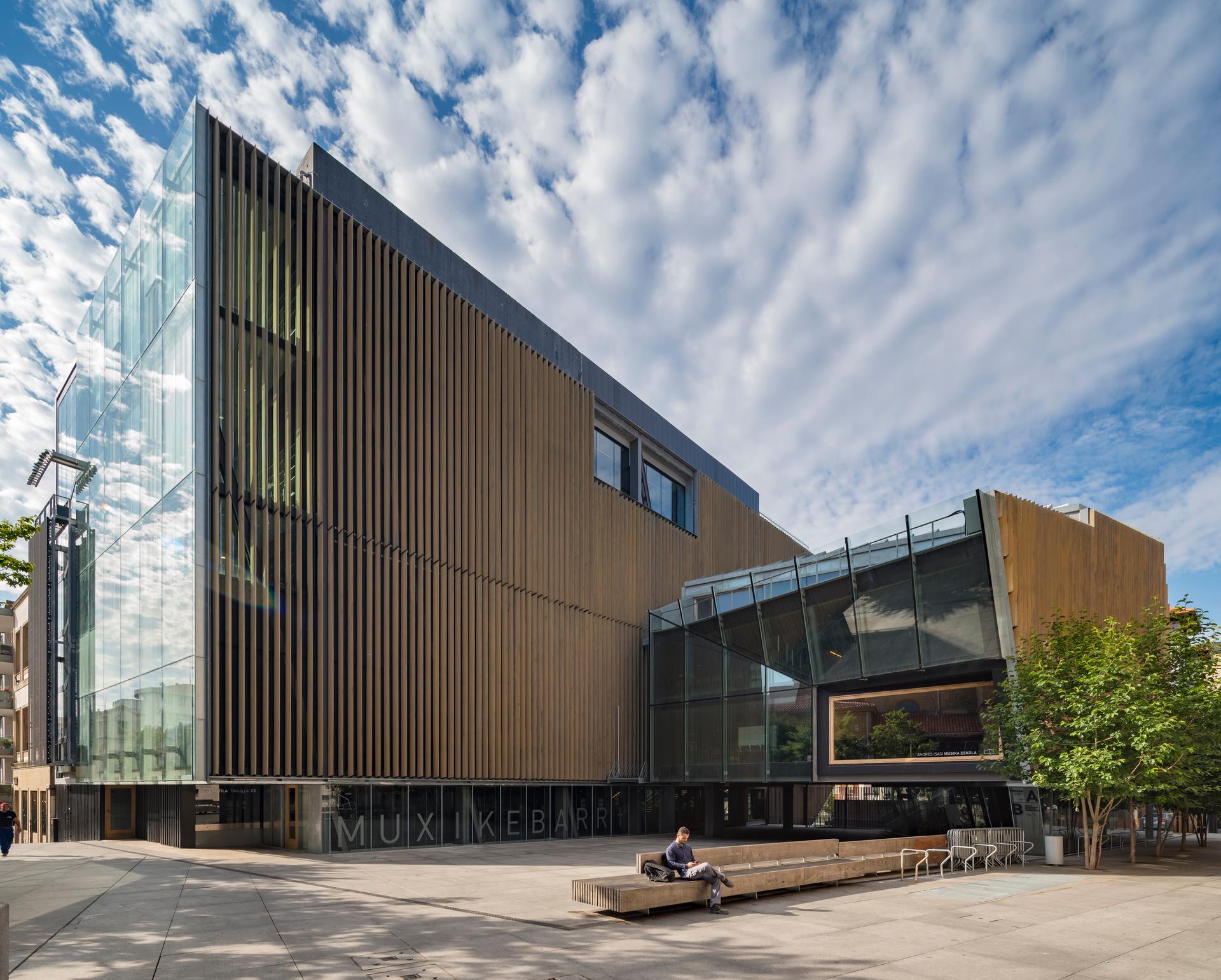 PERFORMING ARTS CENTER MUXIKEBARRI AND MUSIC SCHOOL - image 2