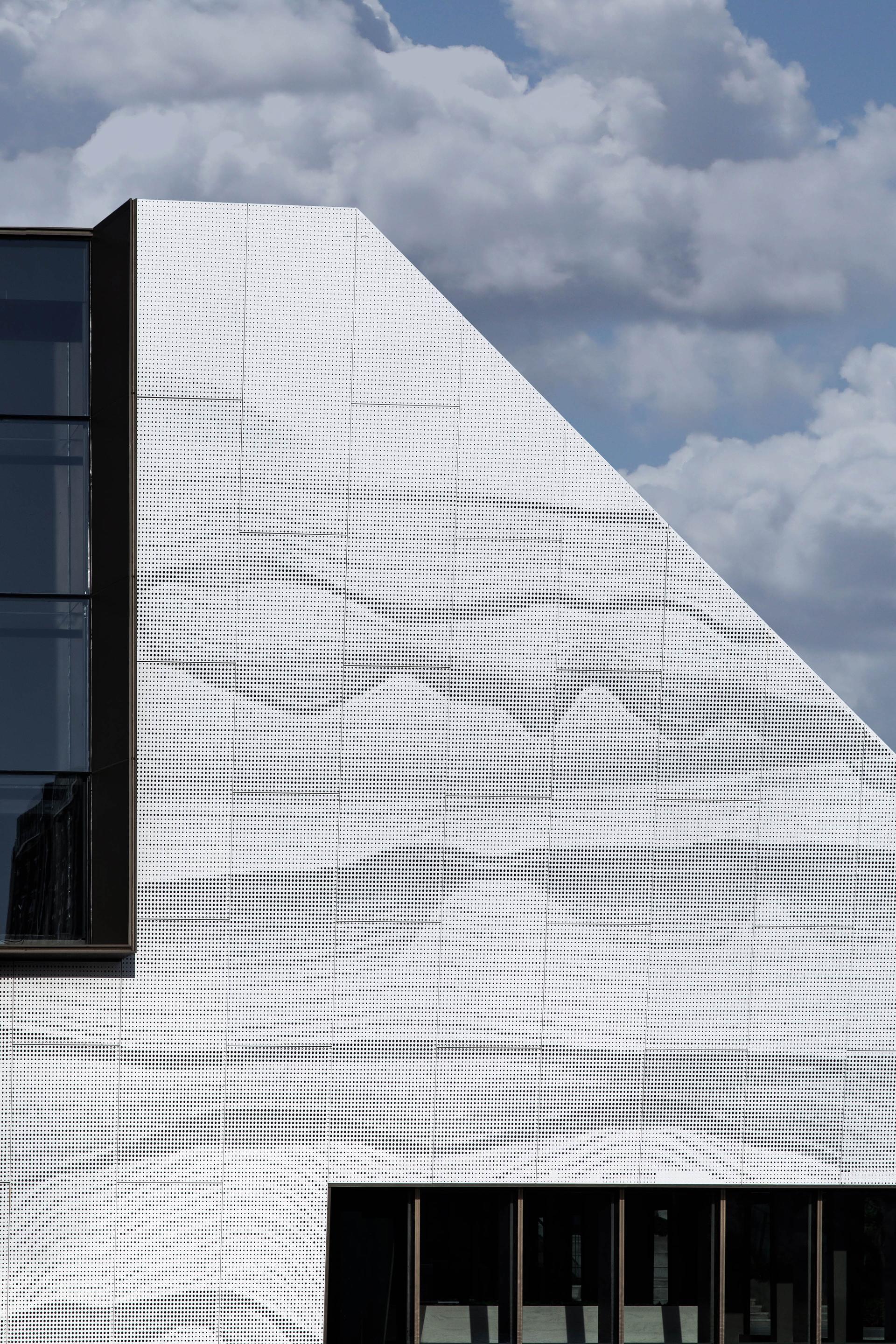Financial City Community Center - image 13