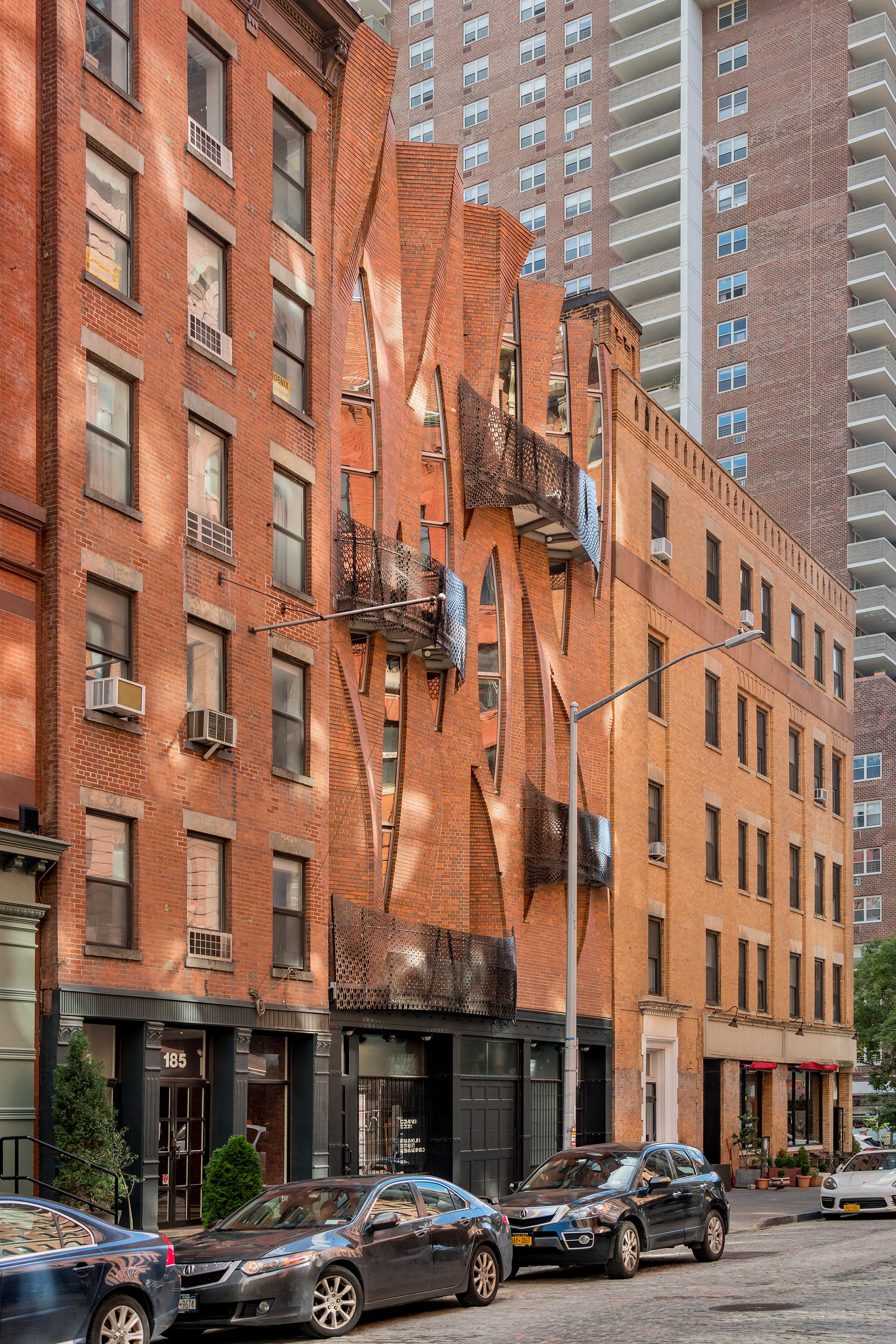 Unhistoric Townhouse - image 19