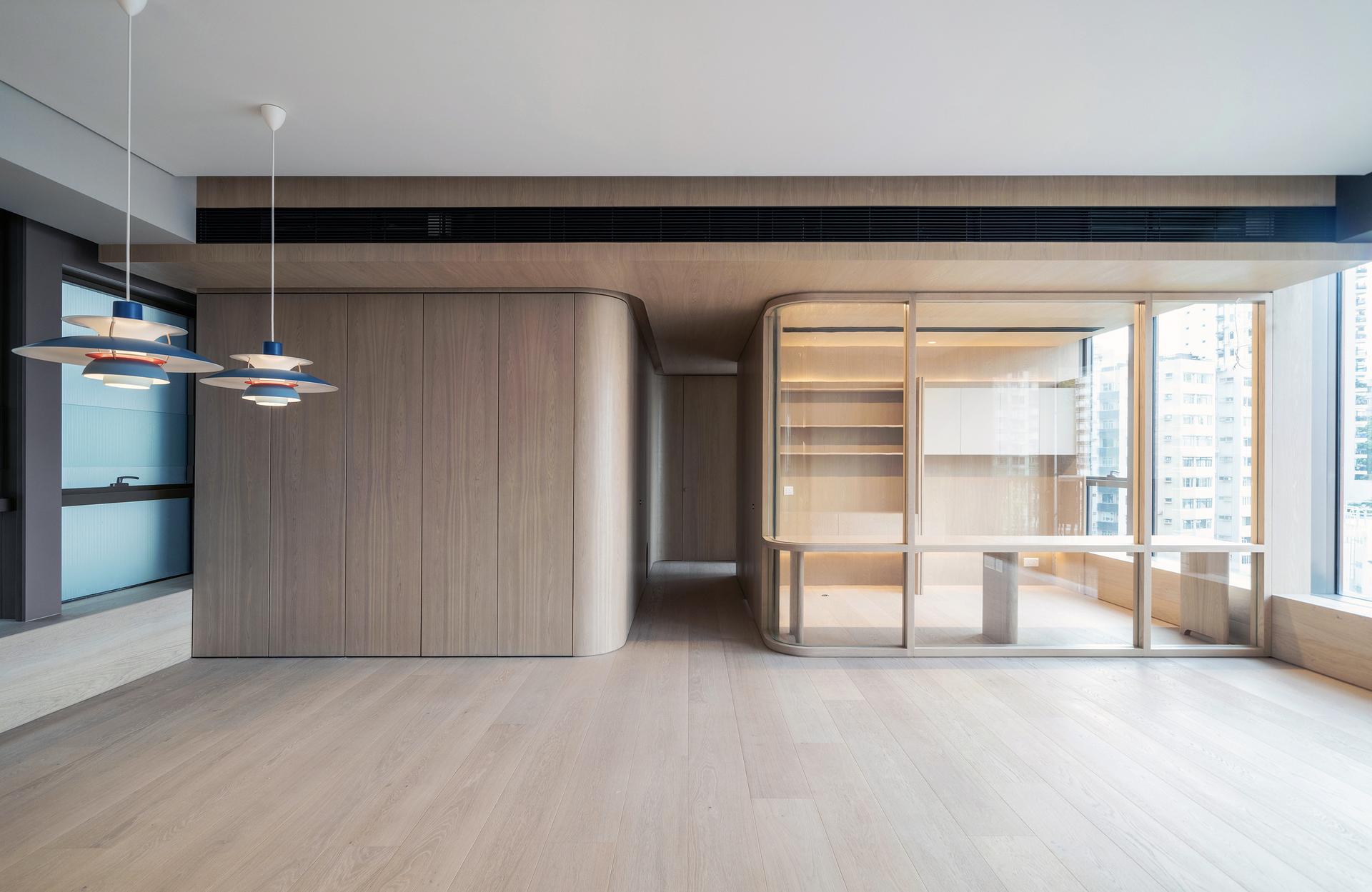 MW's RESIDENCE - image 4