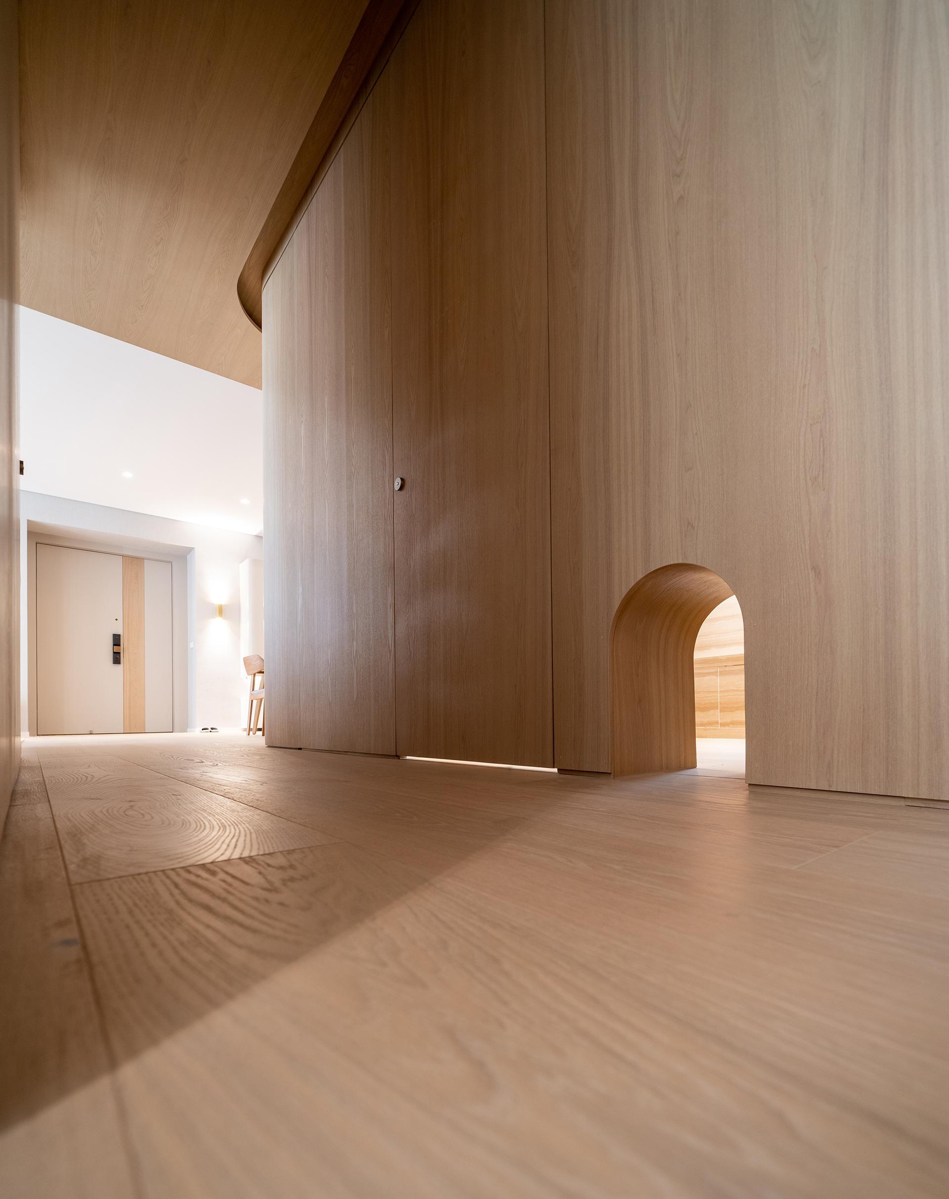 MW's RESIDENCE - image 10