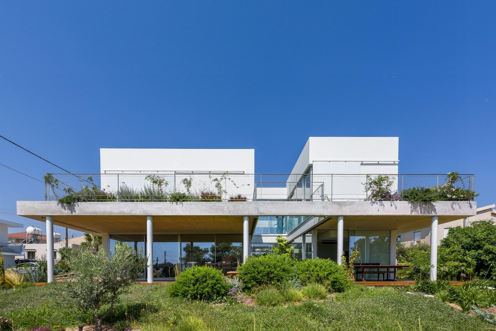The garden house in the city