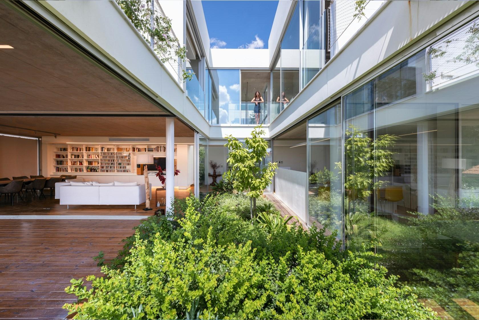 The garden house in the city - image 9