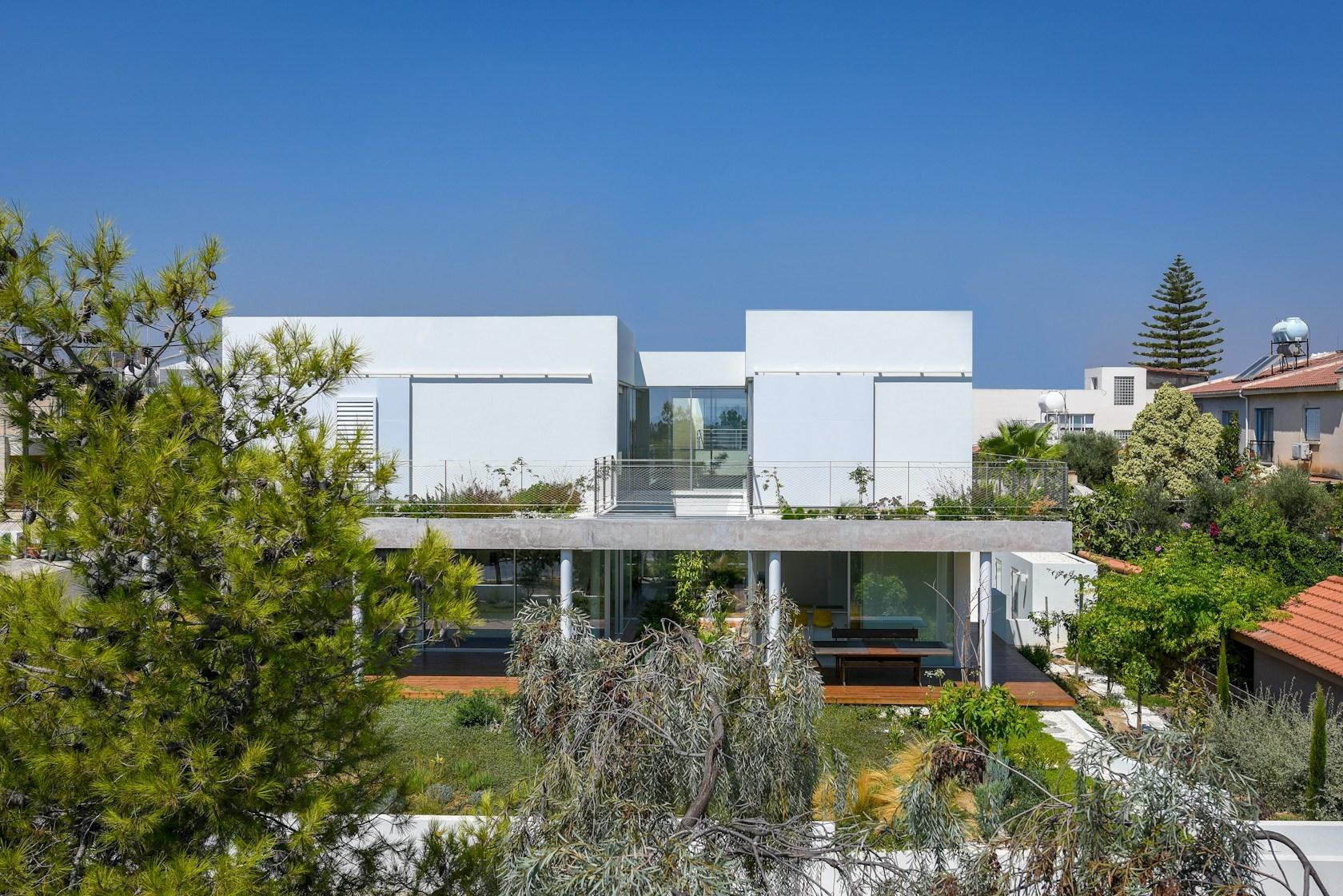 The garden house in the city - image 4