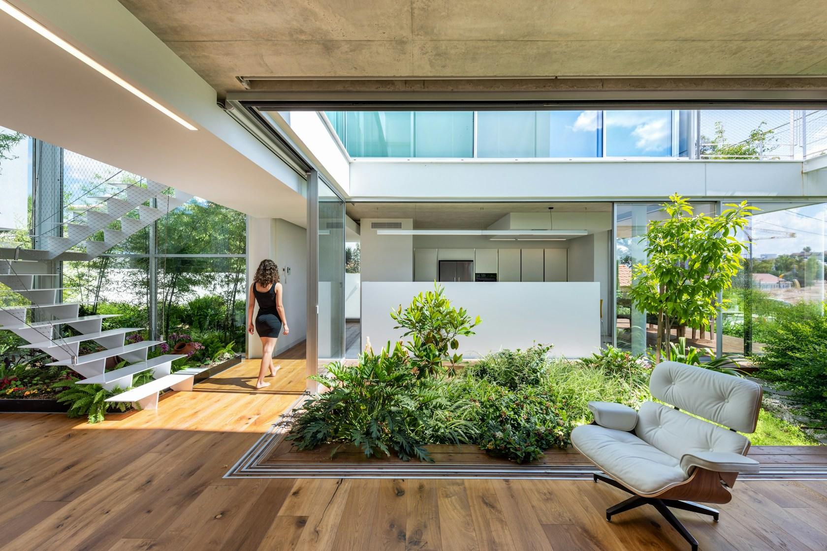 The garden house in the city - image 7