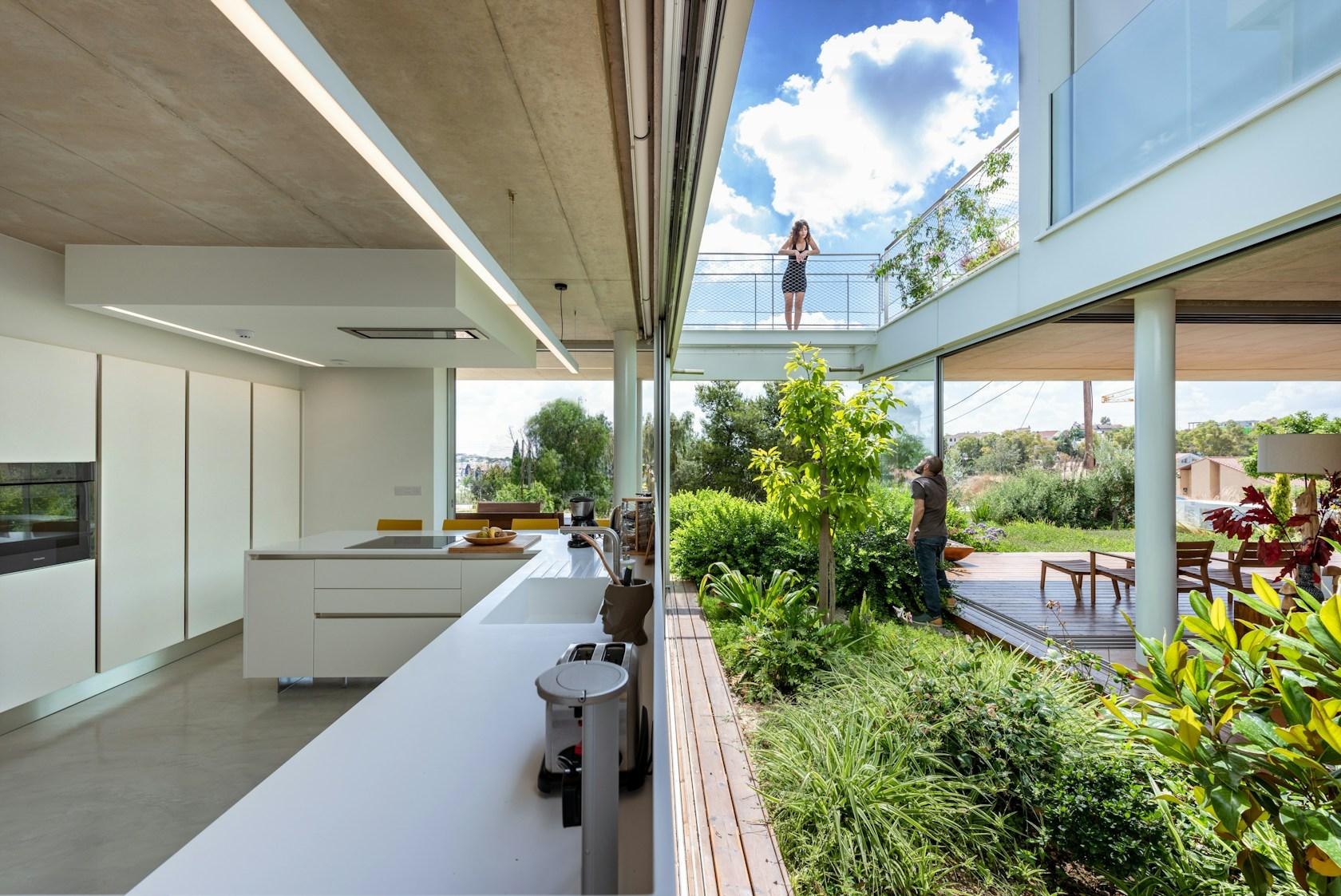 The garden house in the city - image 5