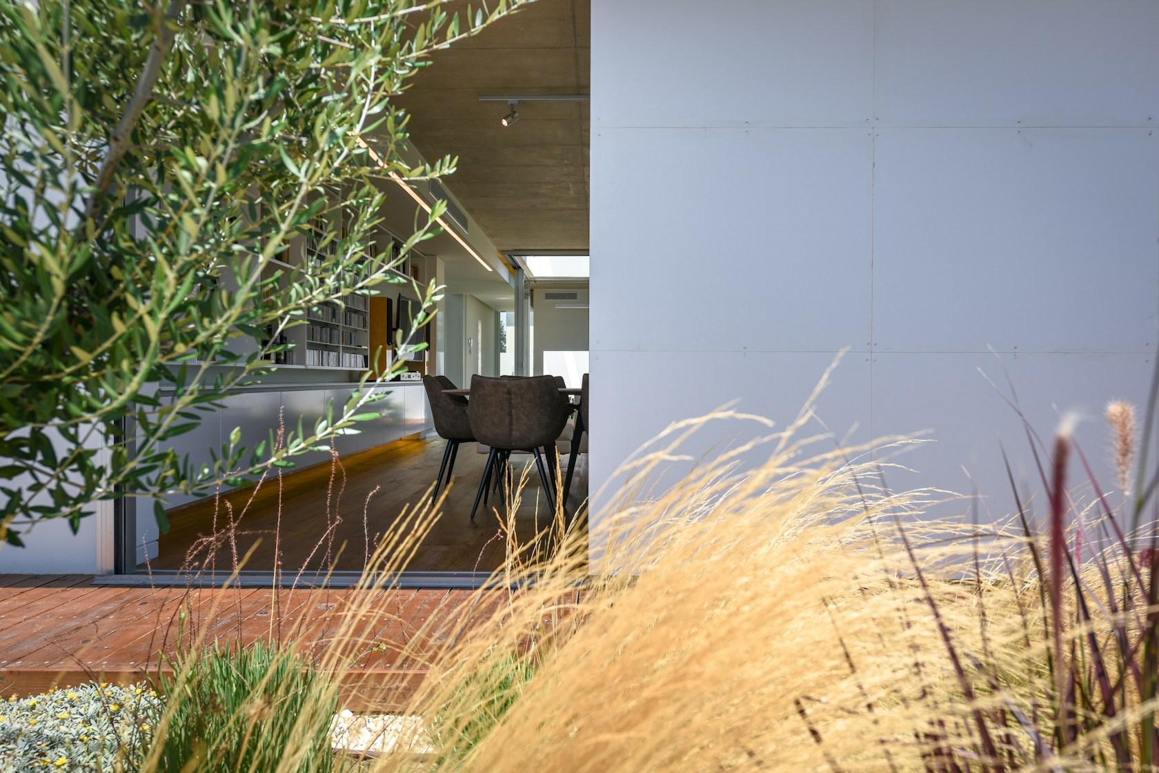 The garden house in the city - image 27