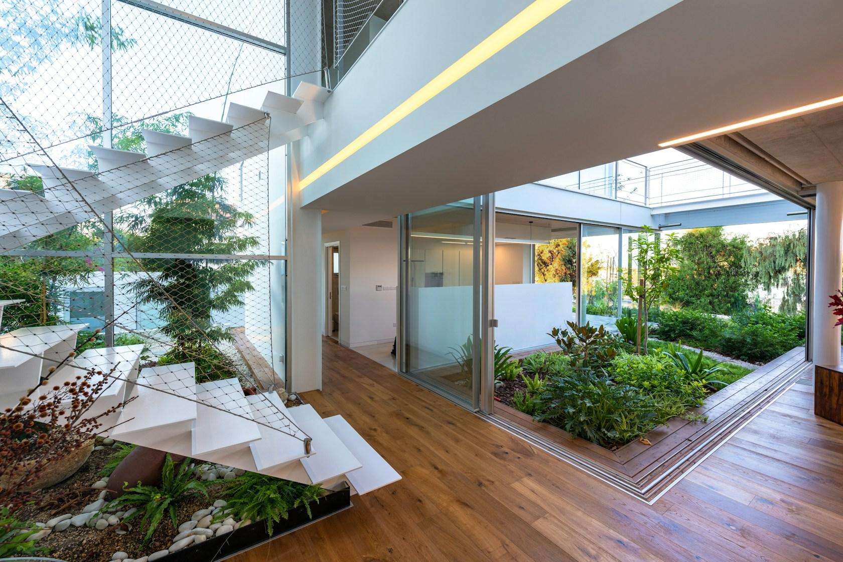 The garden house in the city - image 22