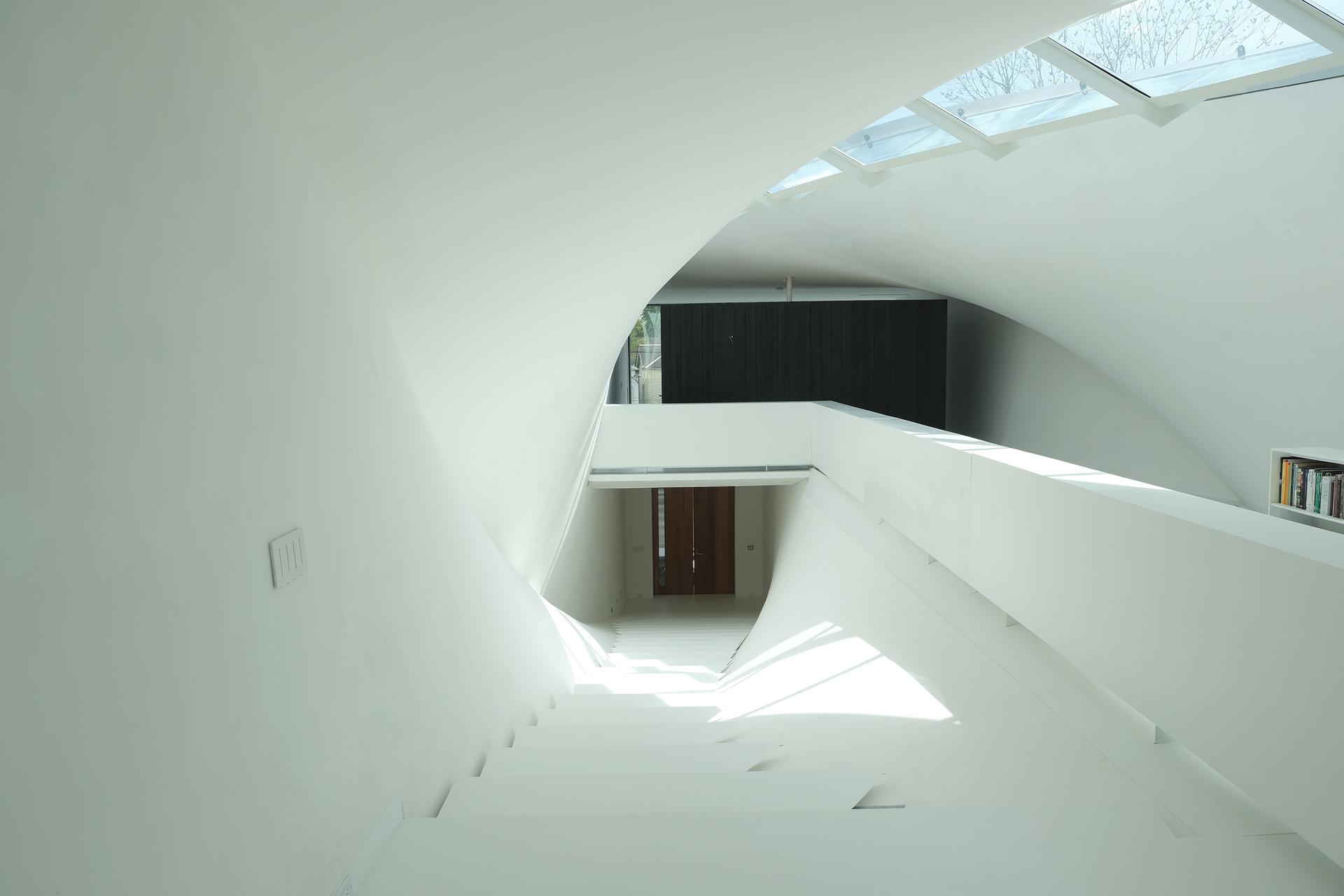 J-House - image 8