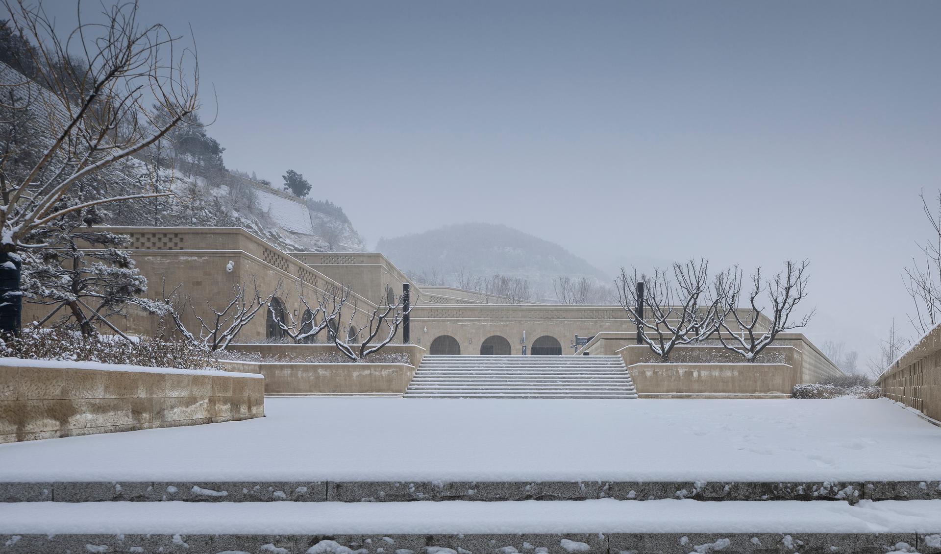 Yan’an Baota Mountain Tourist Service Center - image 7