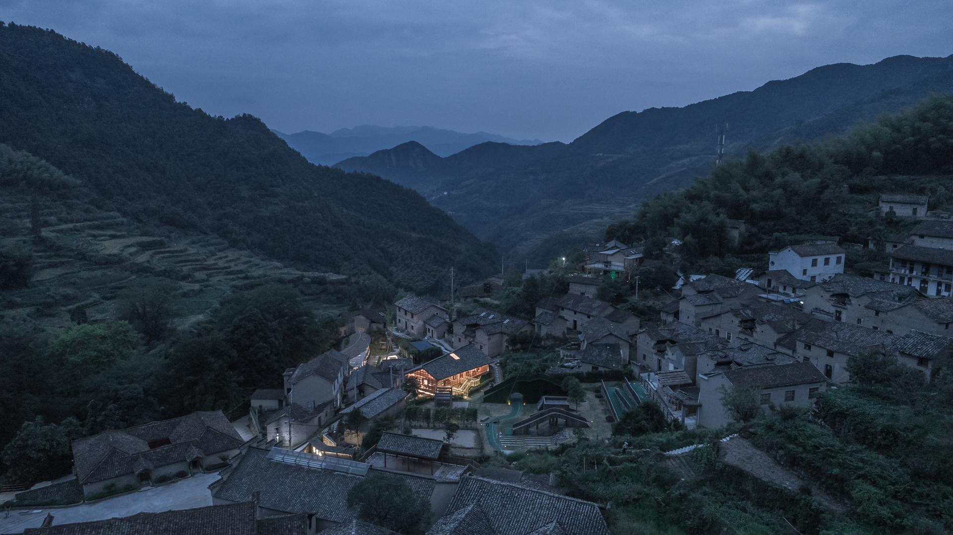 Mountain House in Mist, Zhejiang
