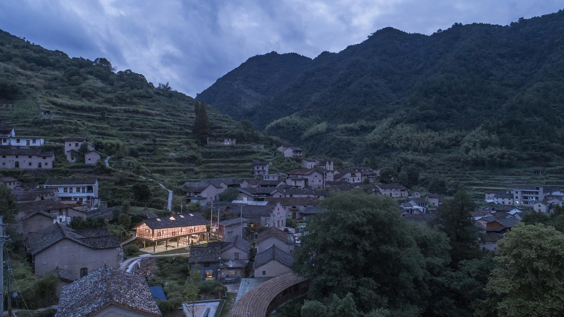 Mountain House in Mist, Zhejiang - image 3
