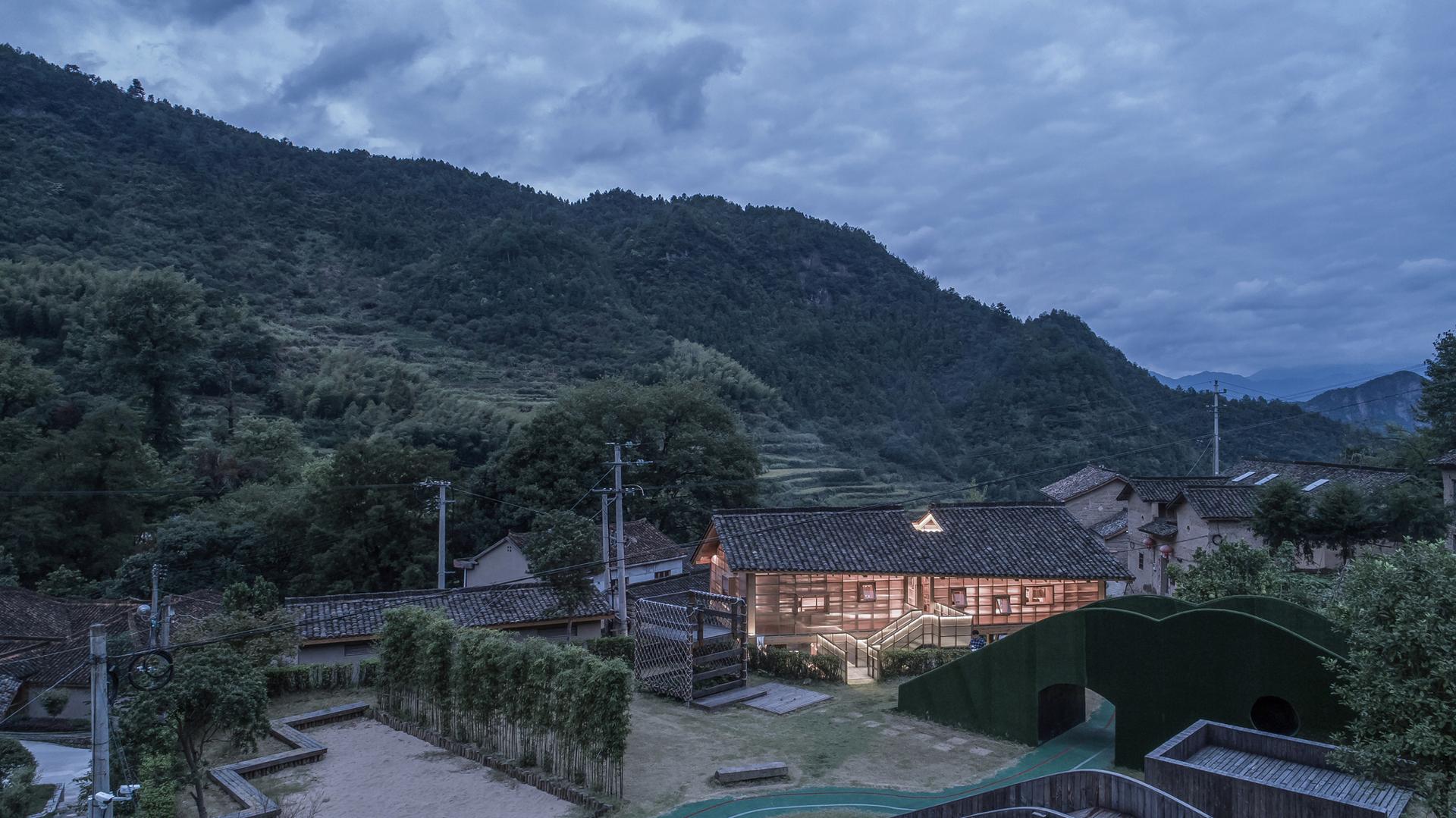 Mountain House in Mist, Zhejiang - image 4