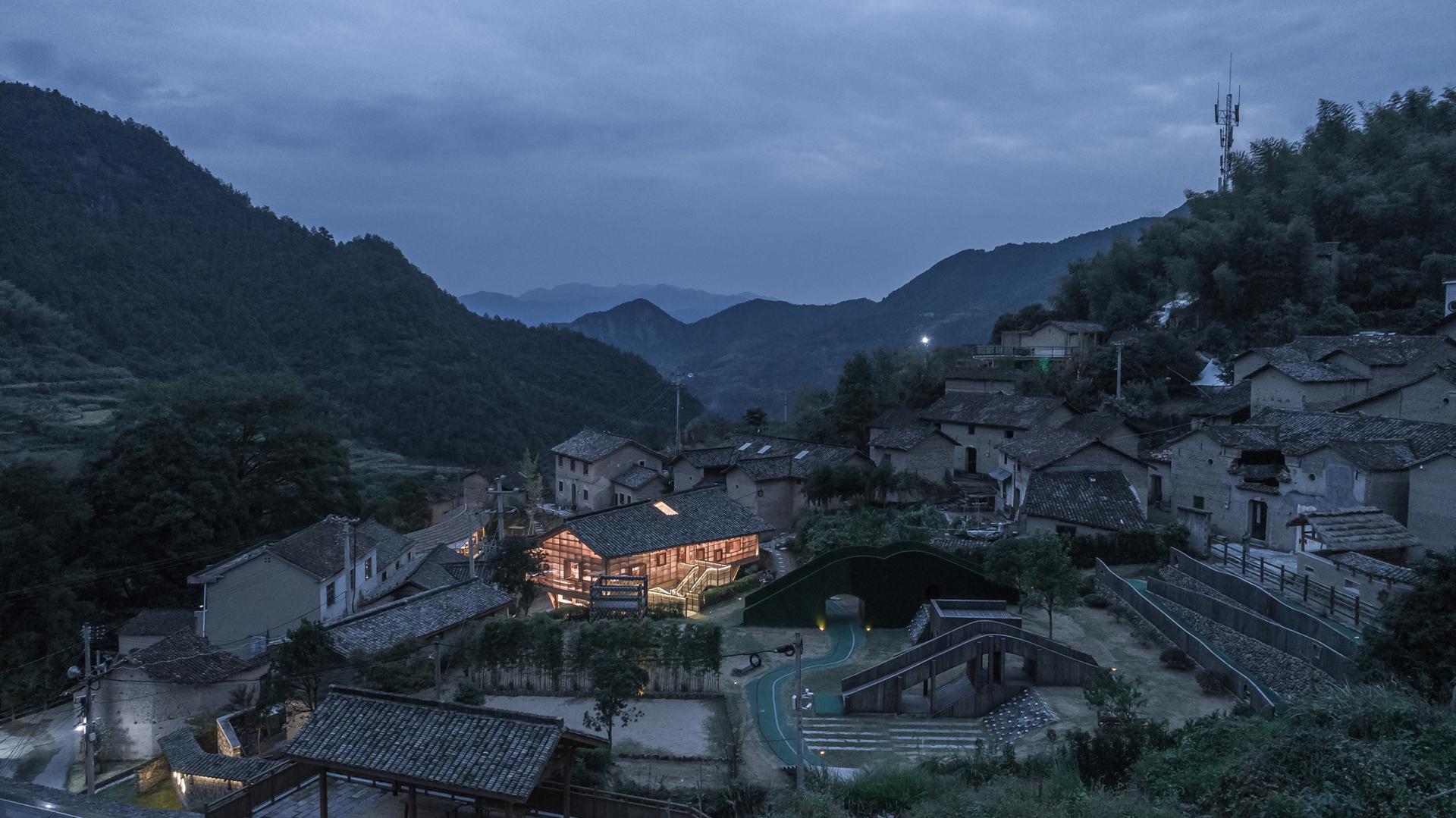 Mountain House in Mist, Zhejiang - image 6