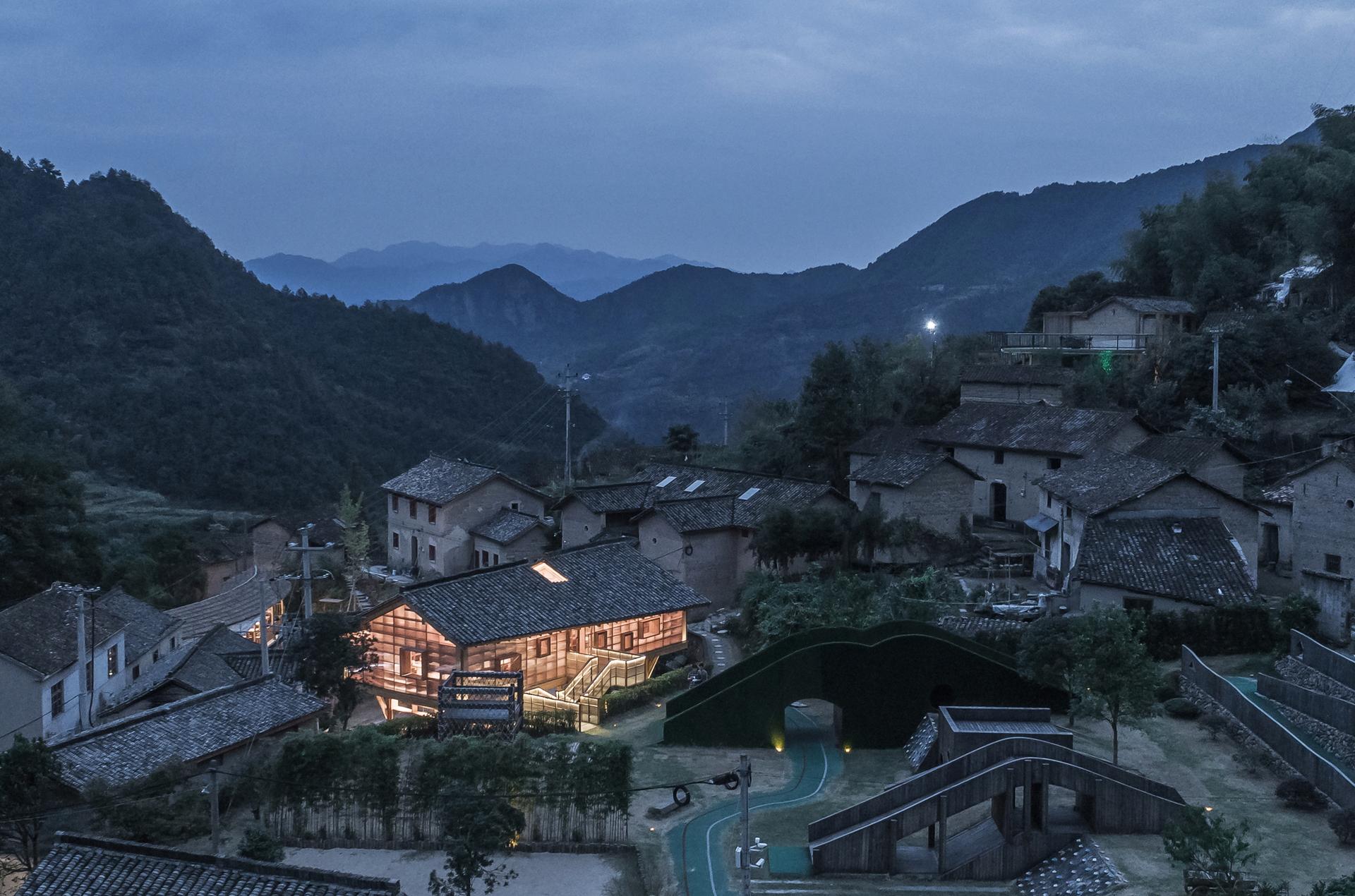 Mountain House in Mist, Zhejiang - image 7
