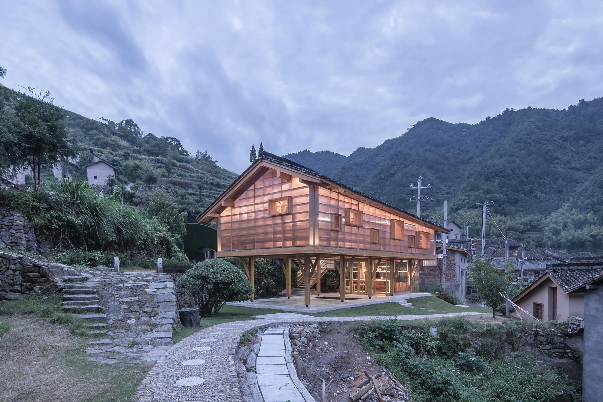 Mountain House in Mist, Zhejiang - image 8