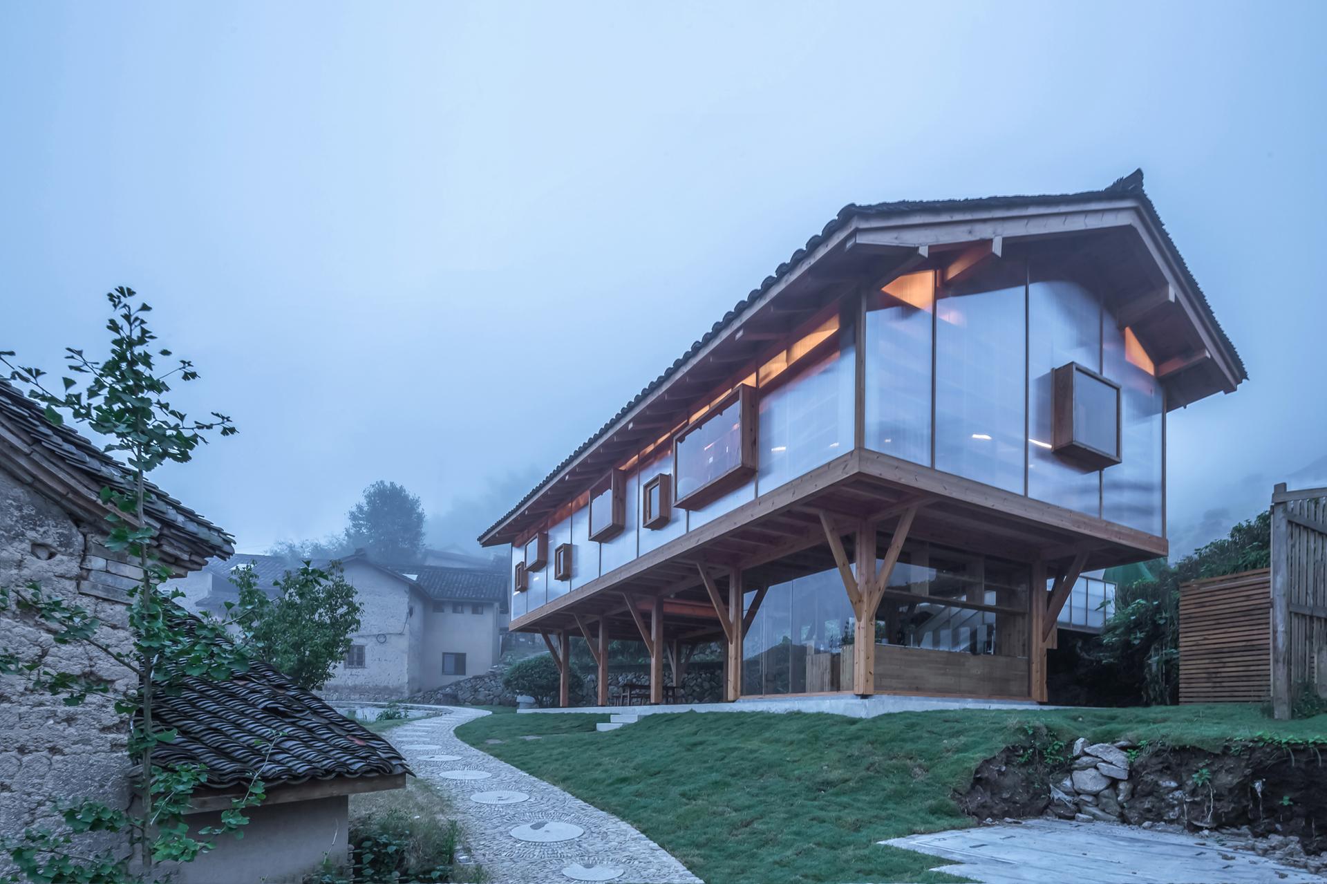 Mountain House in Mist, Zhejiang - image 2