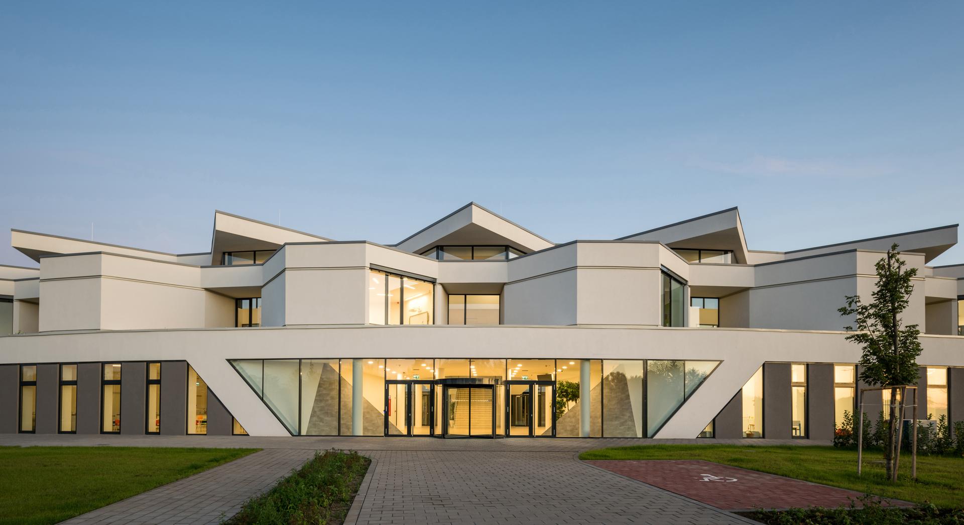 International School of Debrecen - image 4