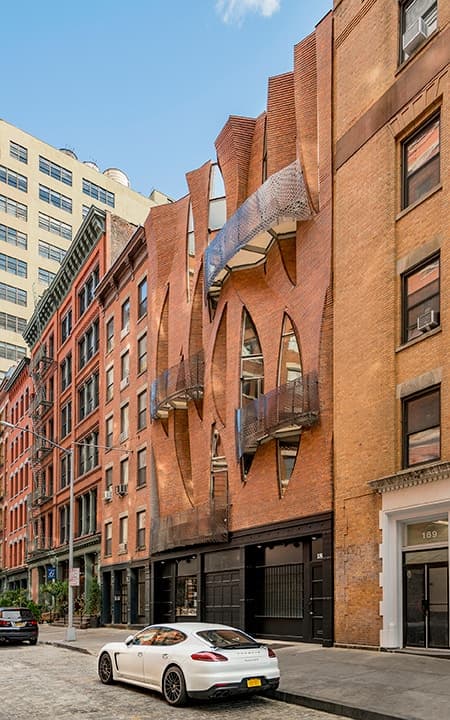 Unhistoric Townhouse - image 4