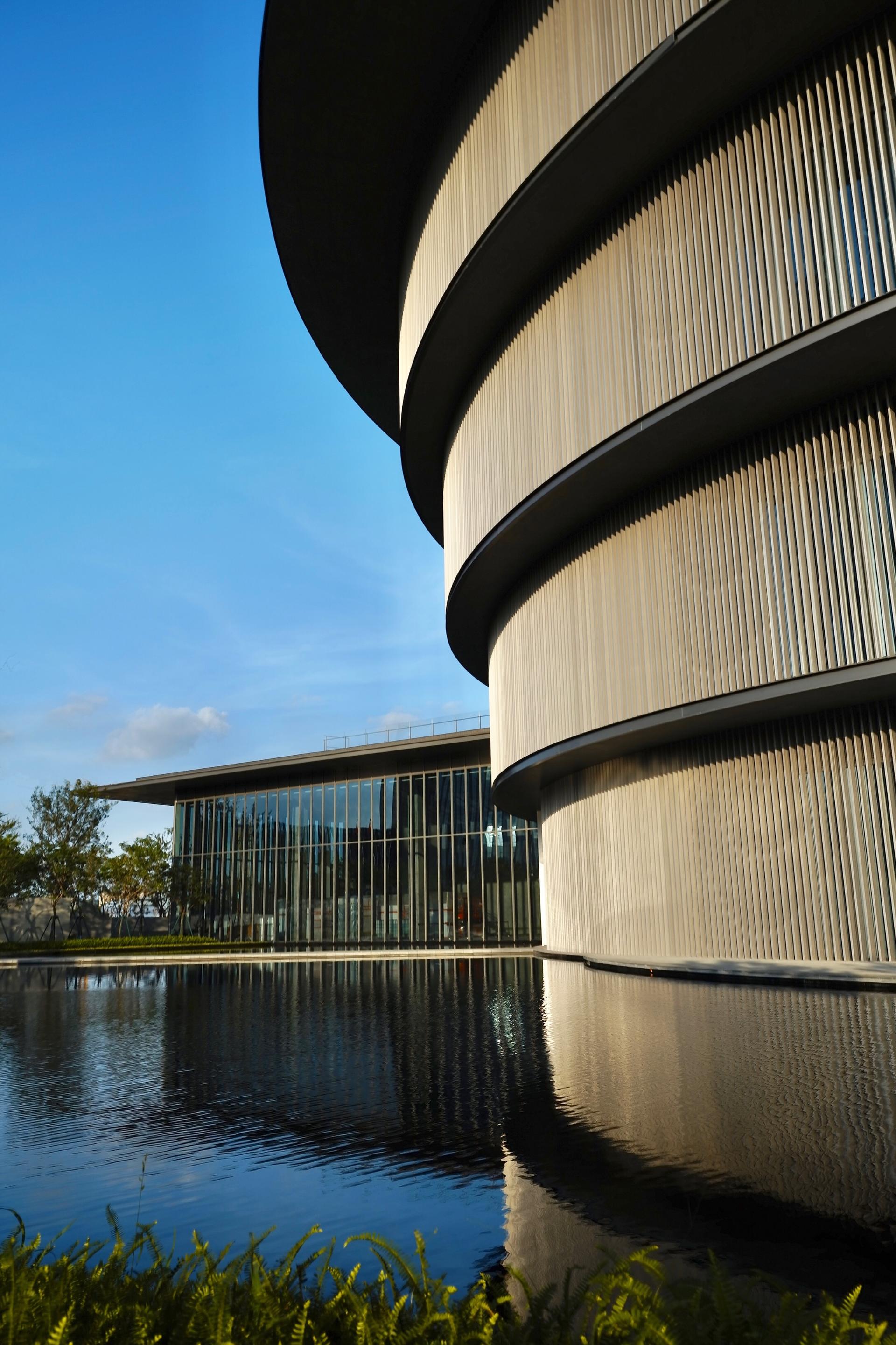He Art Museum - image 10