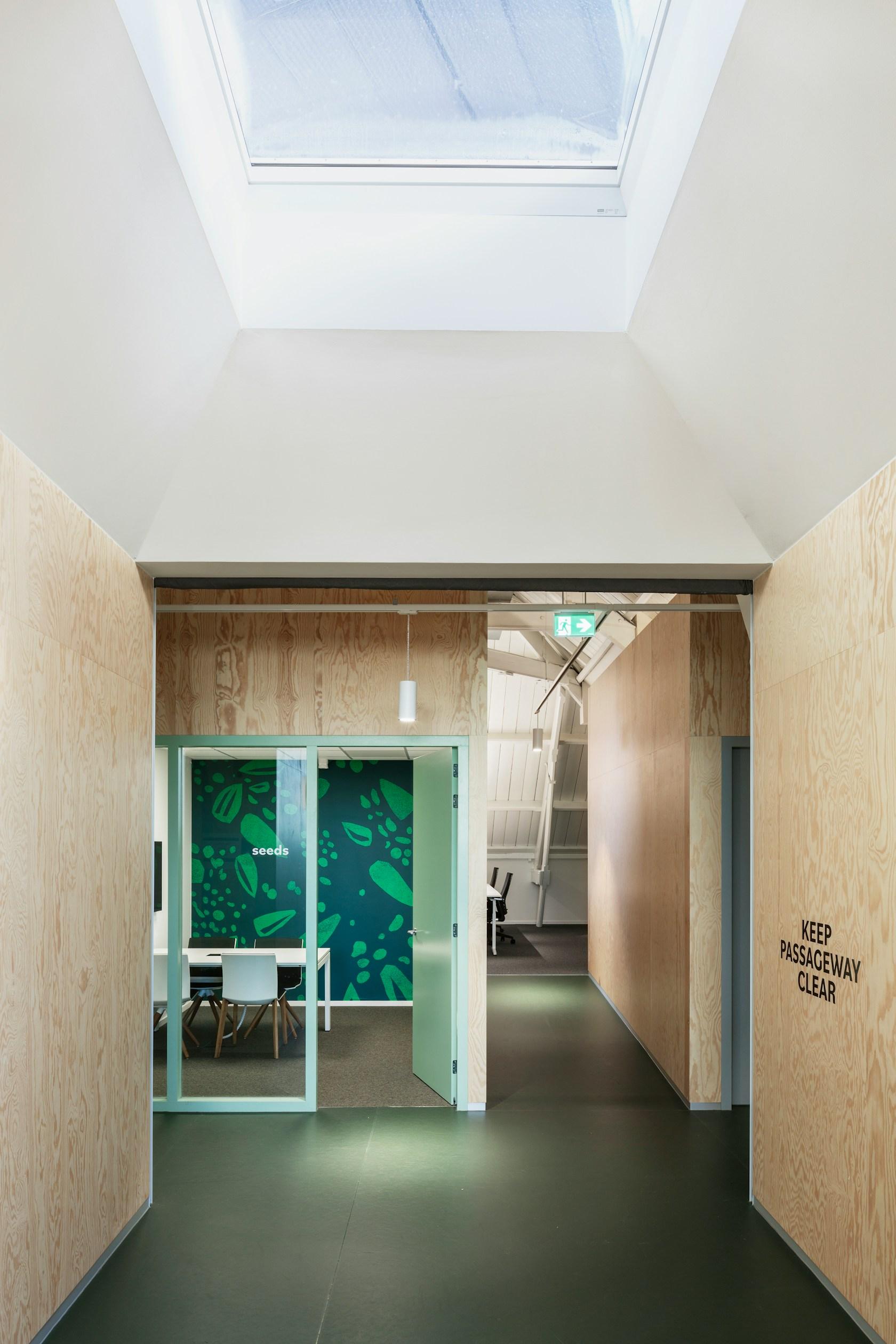 Upfield office 'the Attic' - image 10