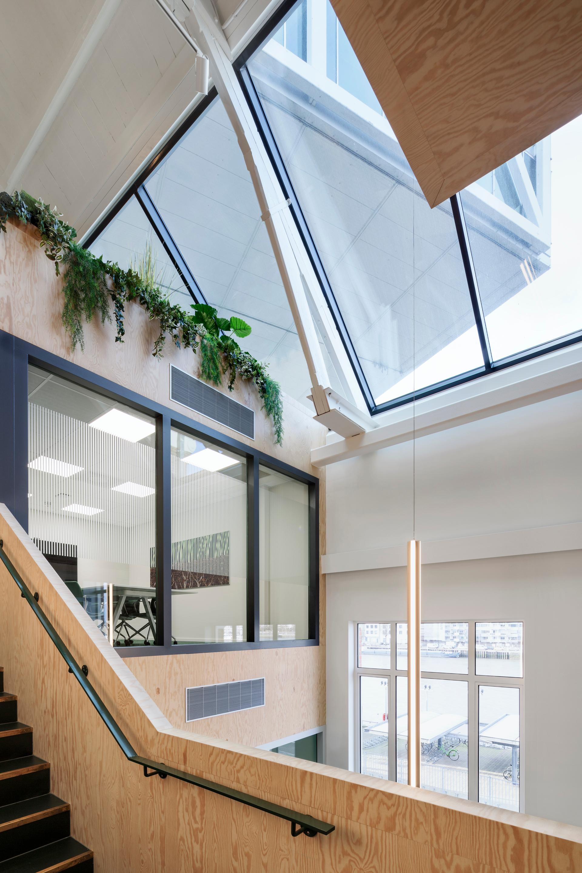 Upfield office 'the Attic' - image 25