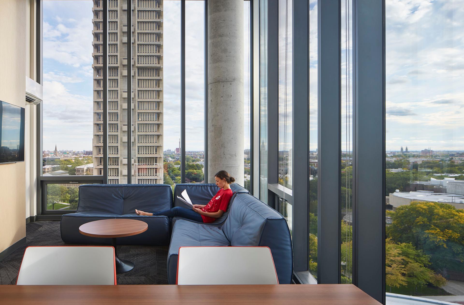 Academic and Residential Complex at the University of Illinois at Chicago - image 9