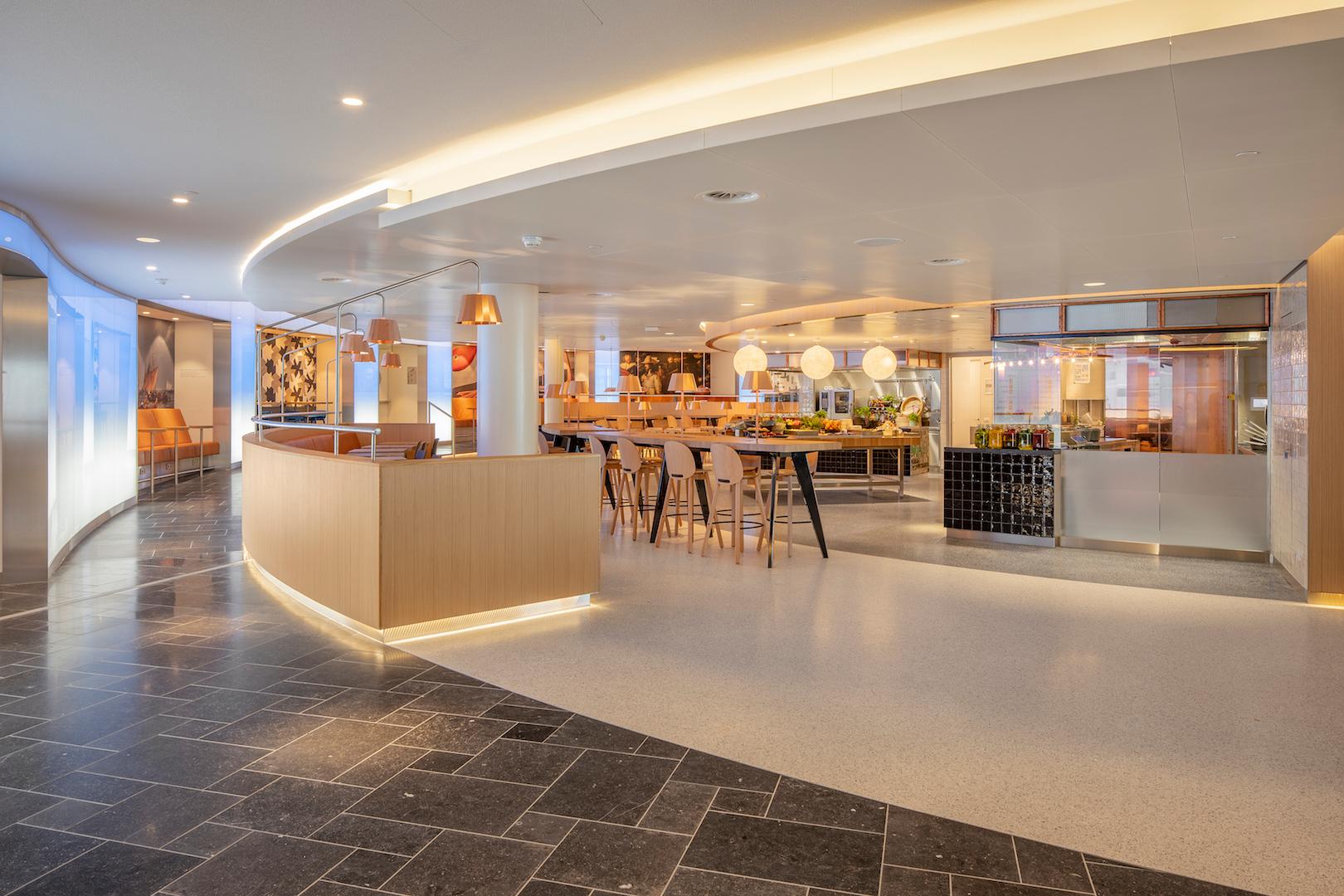 KLM crown lounge - image 4