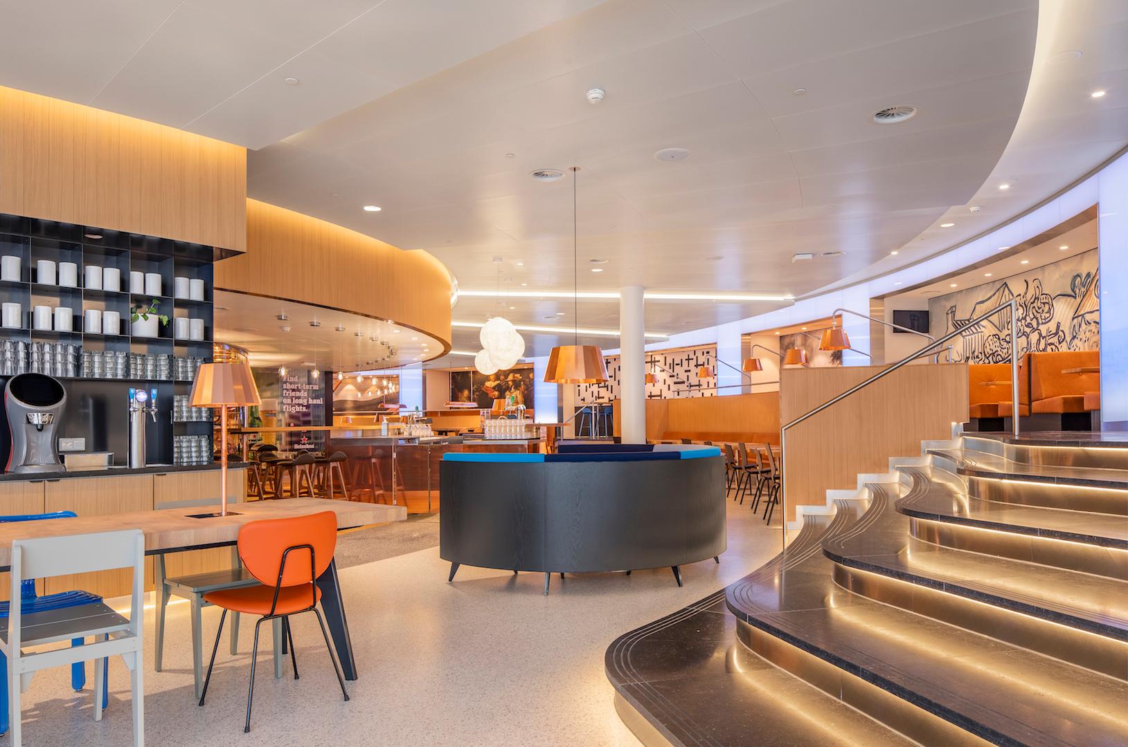 KLM crown lounge - image 5