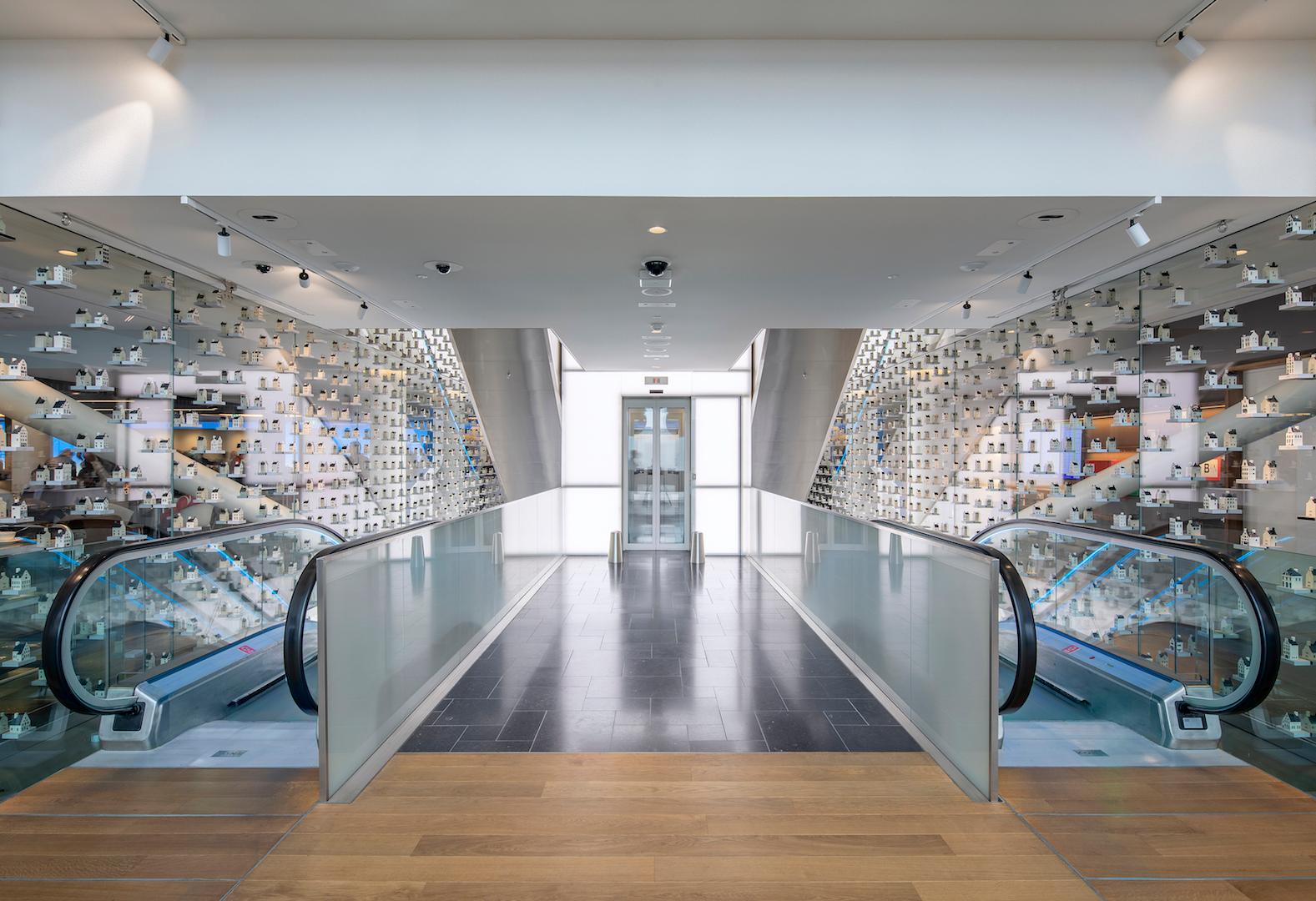 KLM crown lounge - image 6