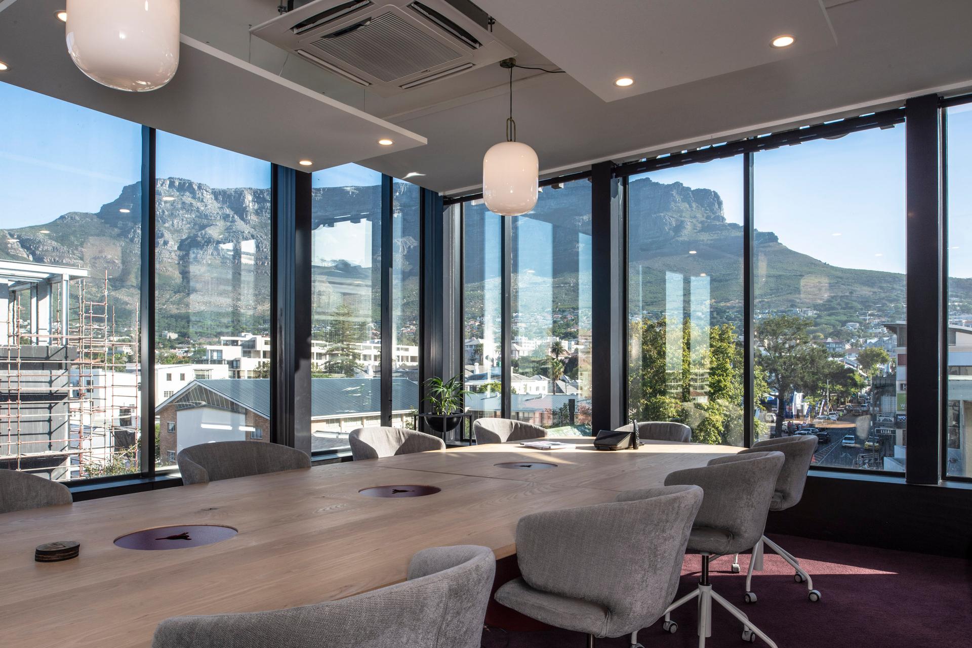 32 on Kloof - image 2