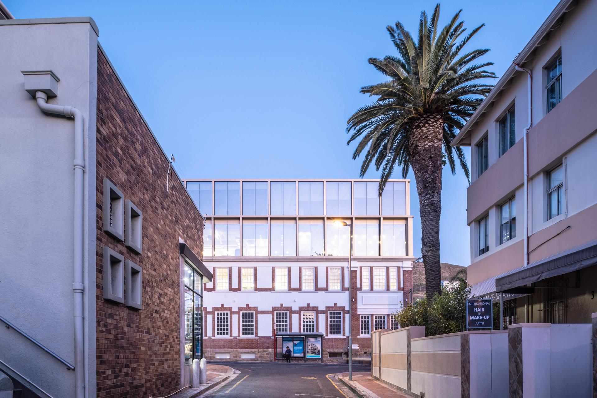 32 on Kloof - image 12
