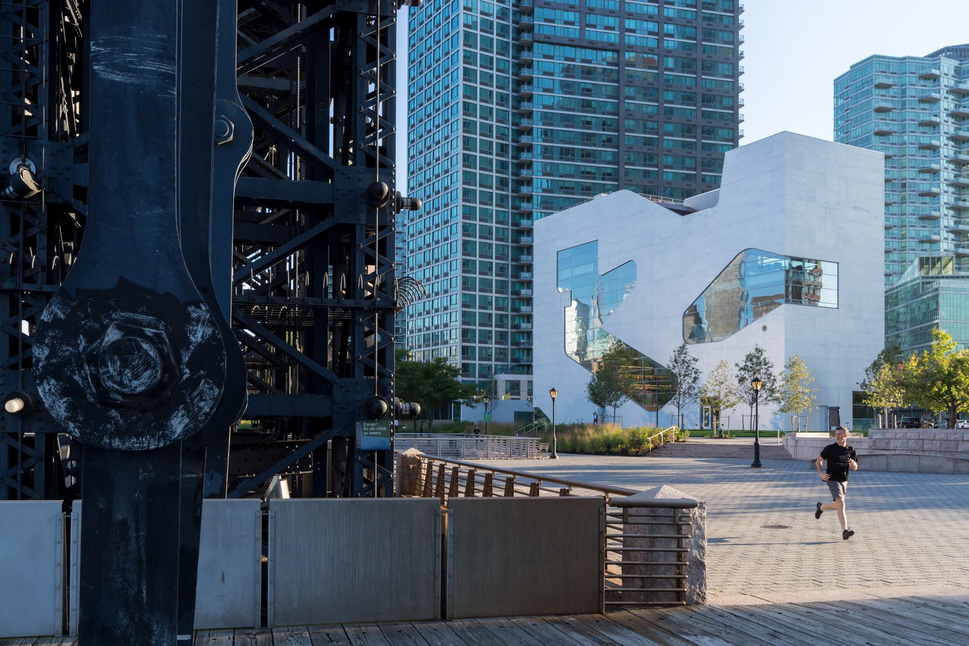 Hunters Point Library - image 2