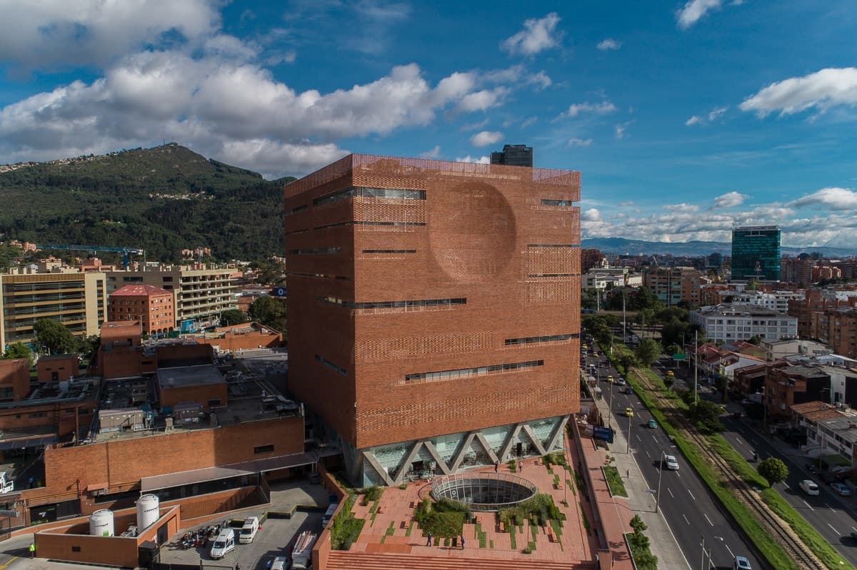 Expansion of Santa Fe de Bogotá Foundation