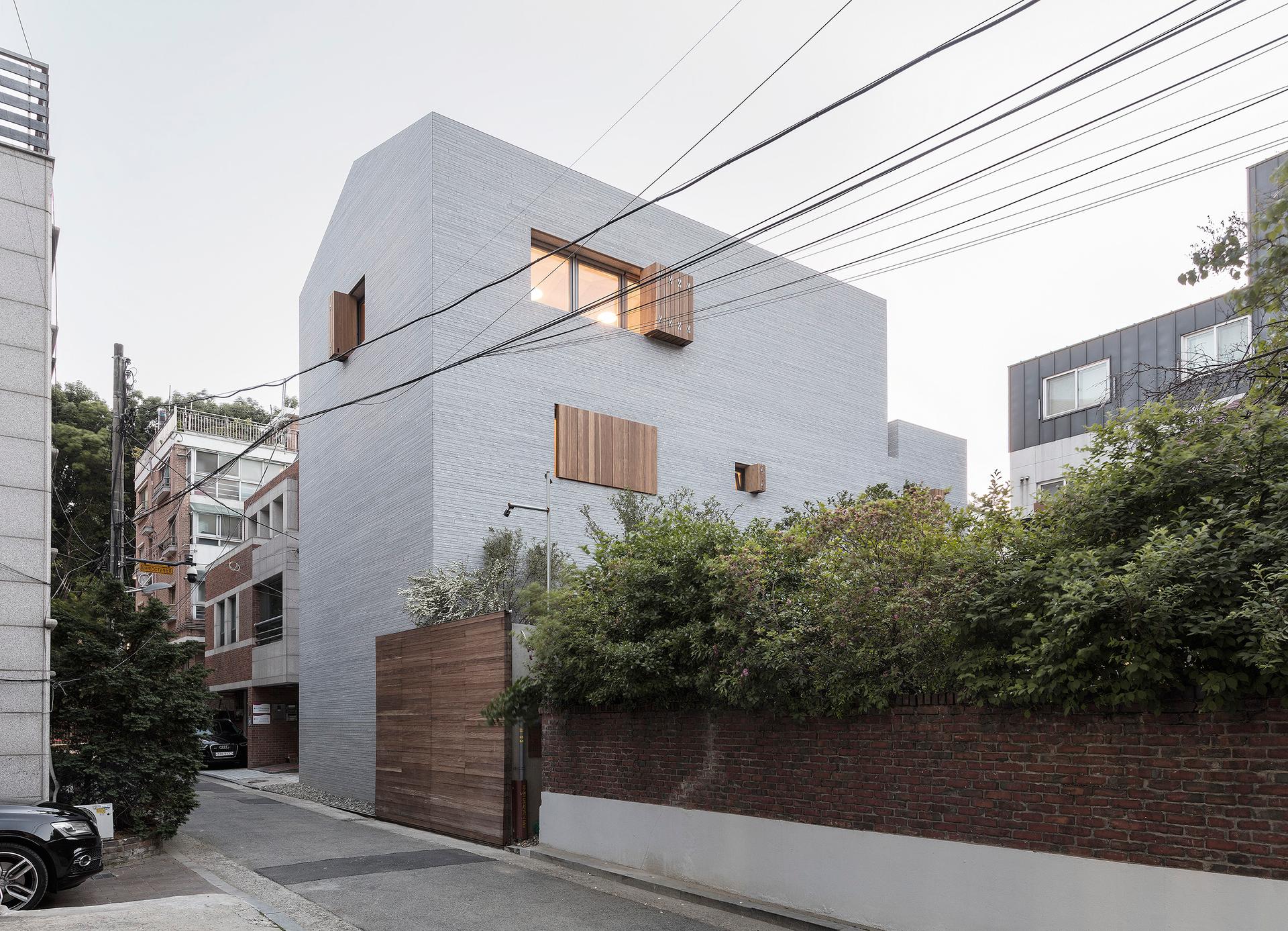 Boulder House - image 2