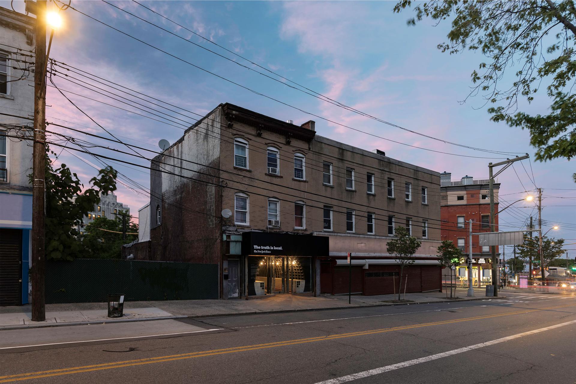 "The Truth is Local" Interactive Storefronts - image 5