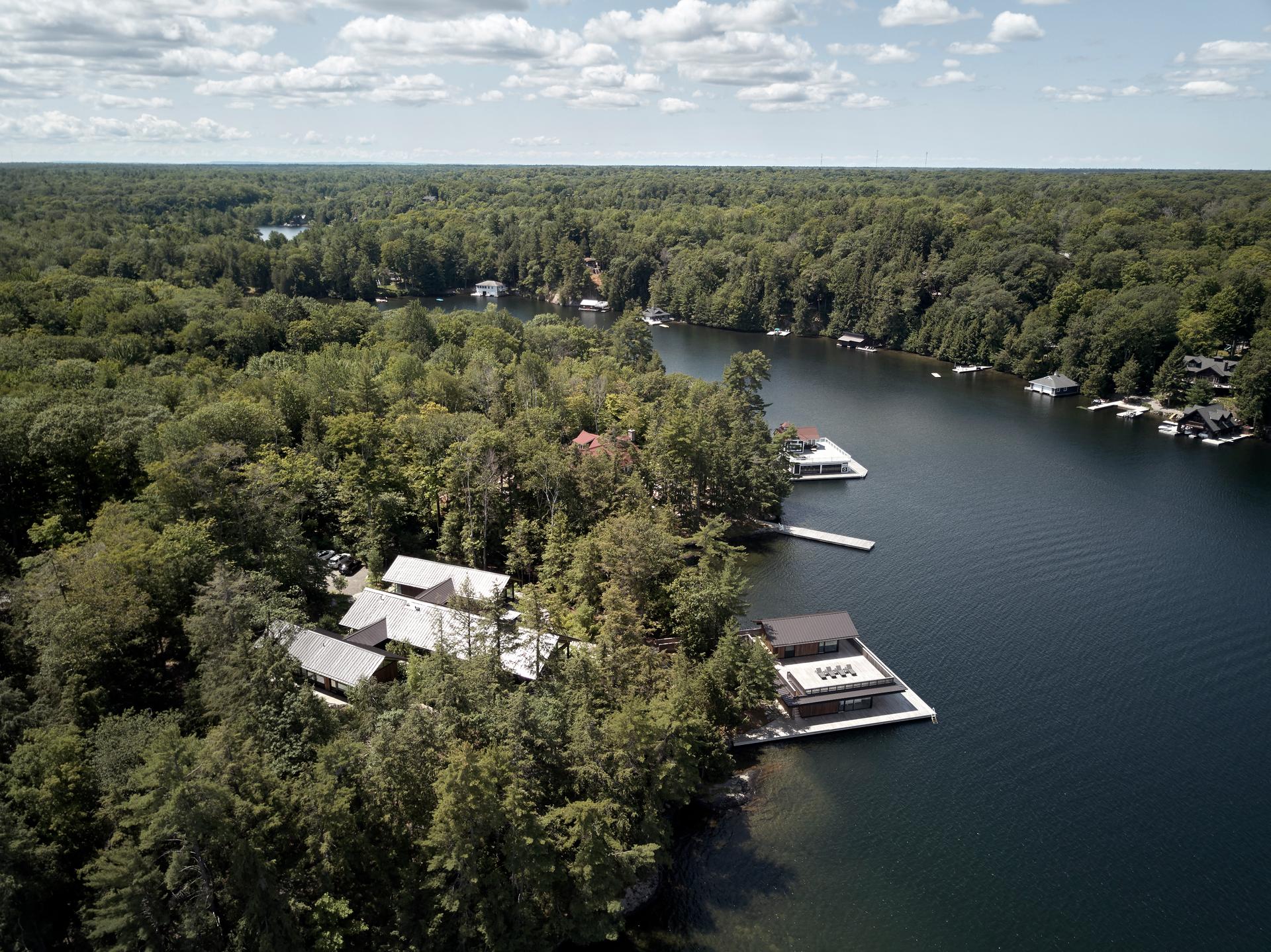 Metrick Cottage and Boathouse - image 4