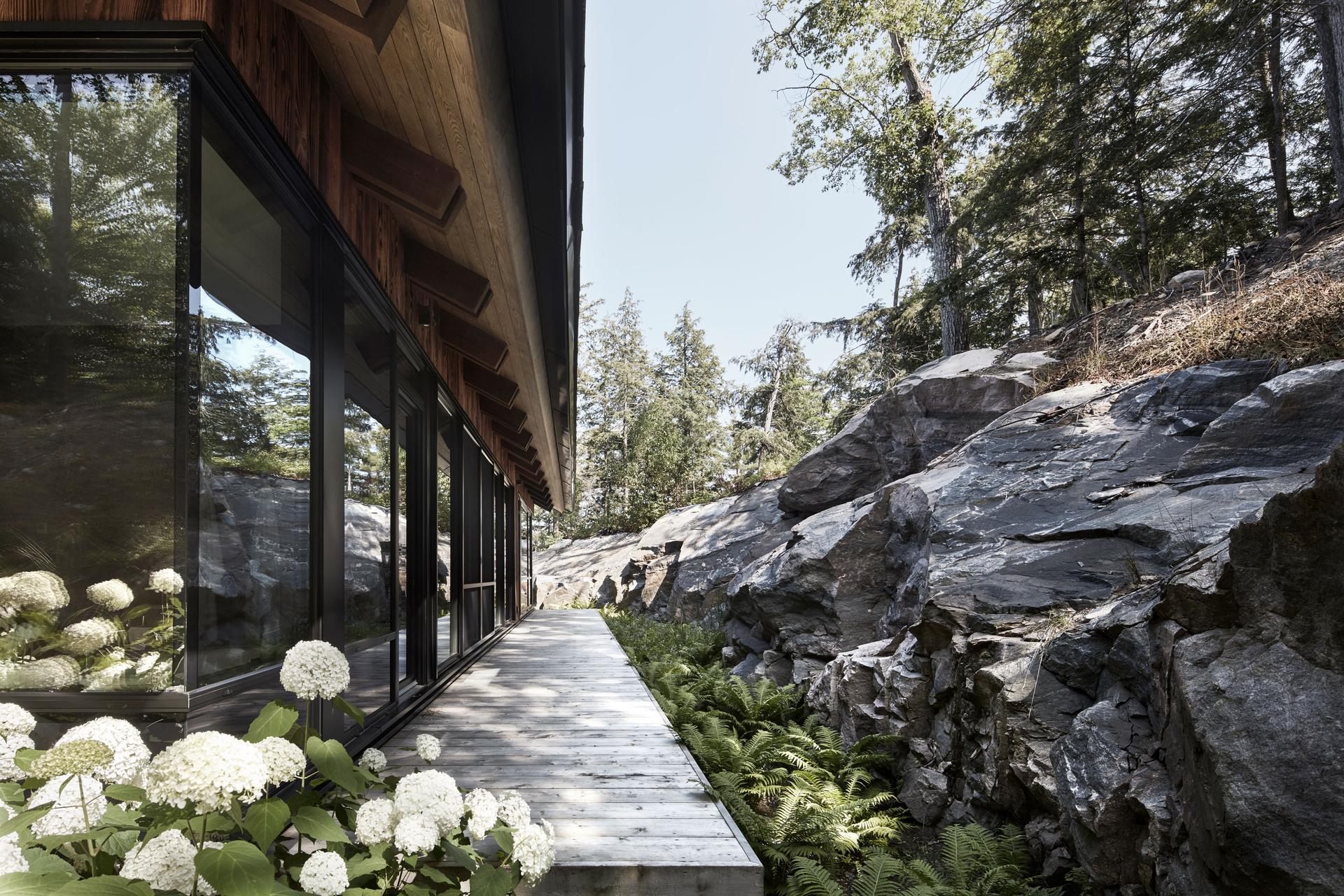 Metrick Cottage and Boathouse - image 2