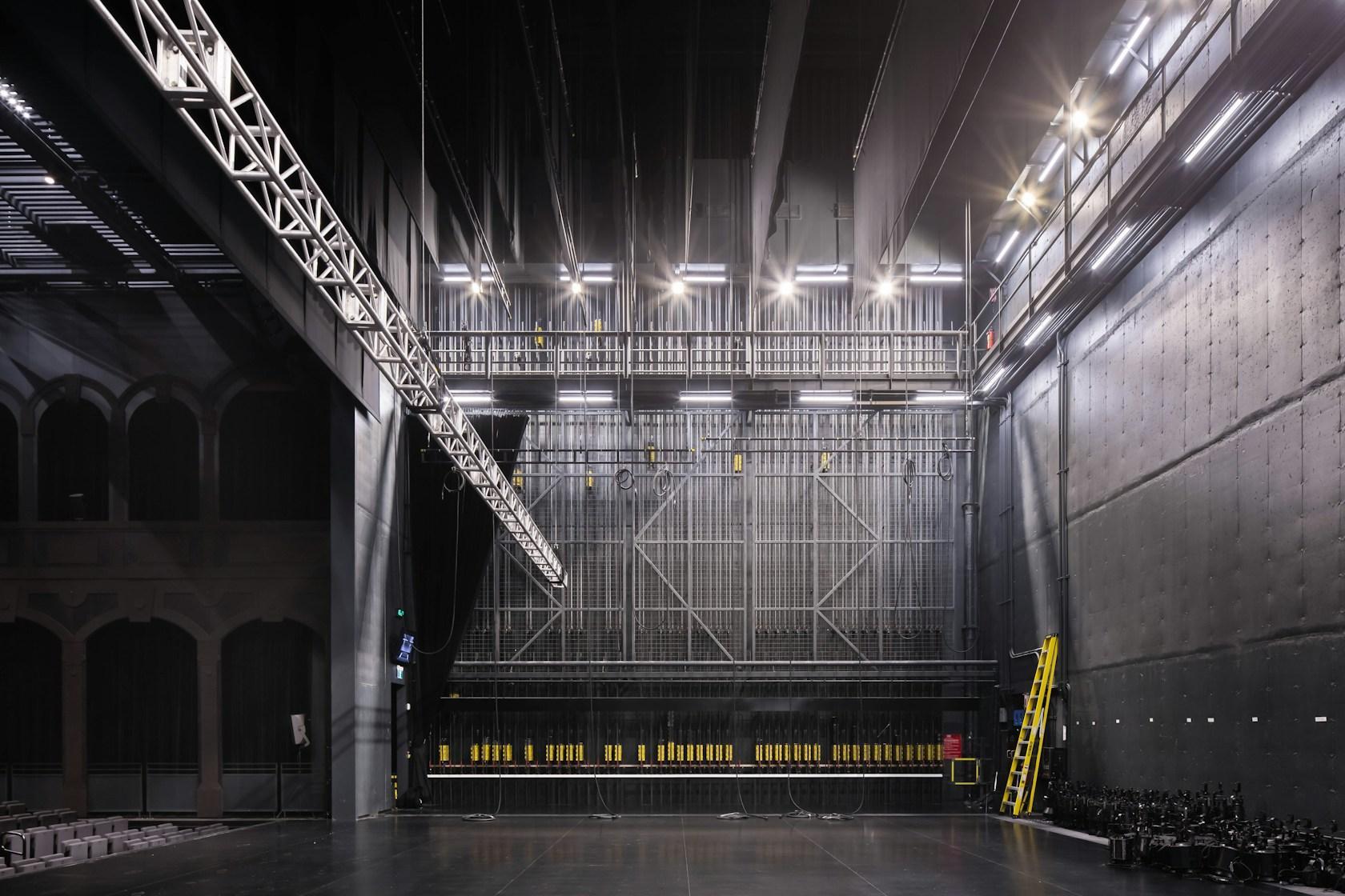 Theater Le Diamant - image 18