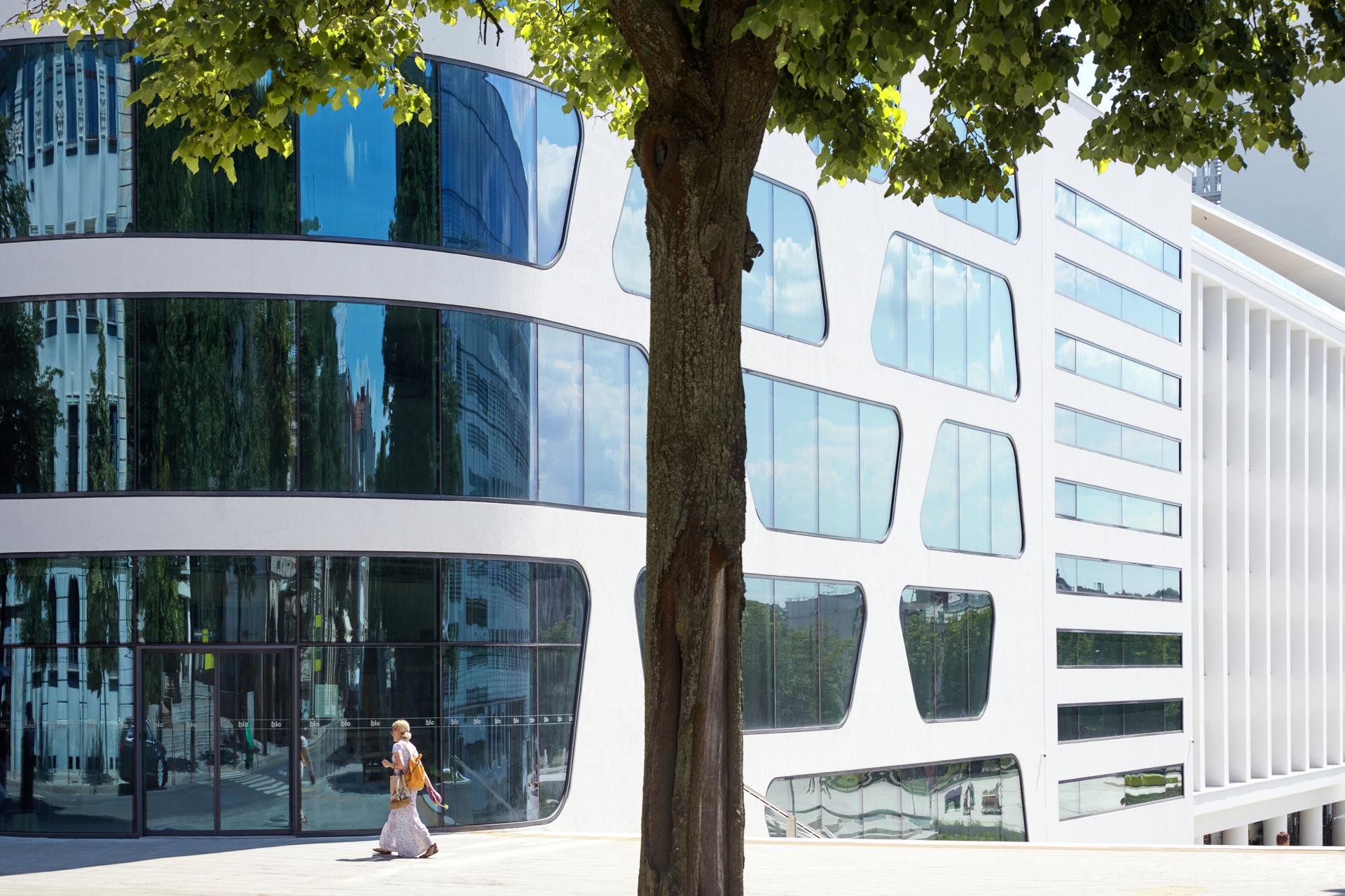 V- Plaza Urban Development - image 3
