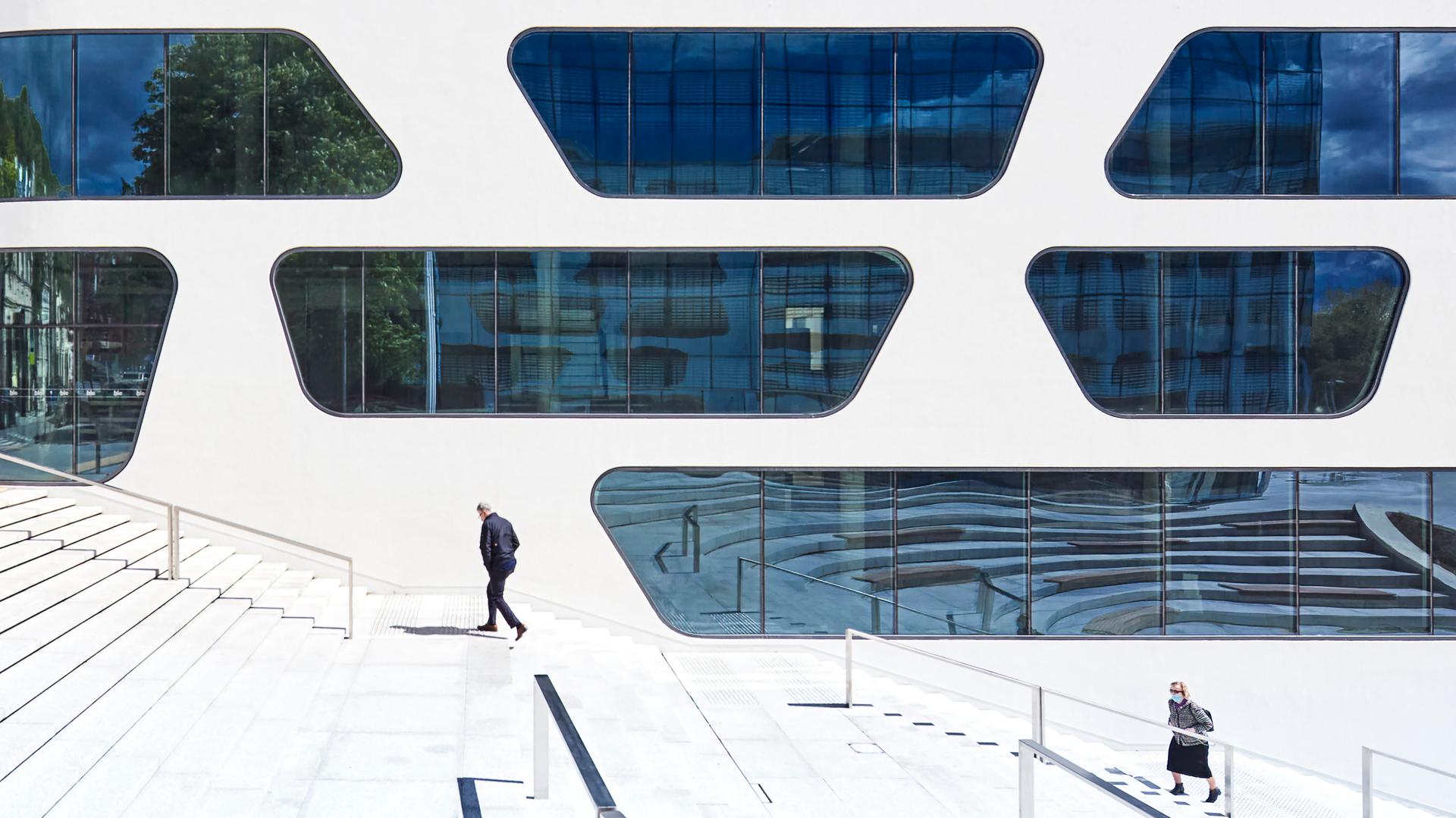 V- Plaza Urban Development - image 6