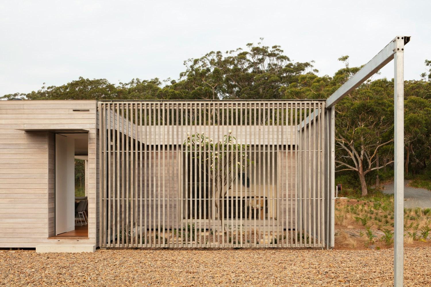 Courtyard House - image 2