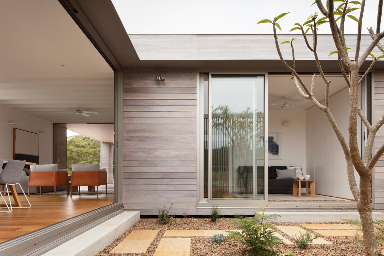 Courtyard House - image 8