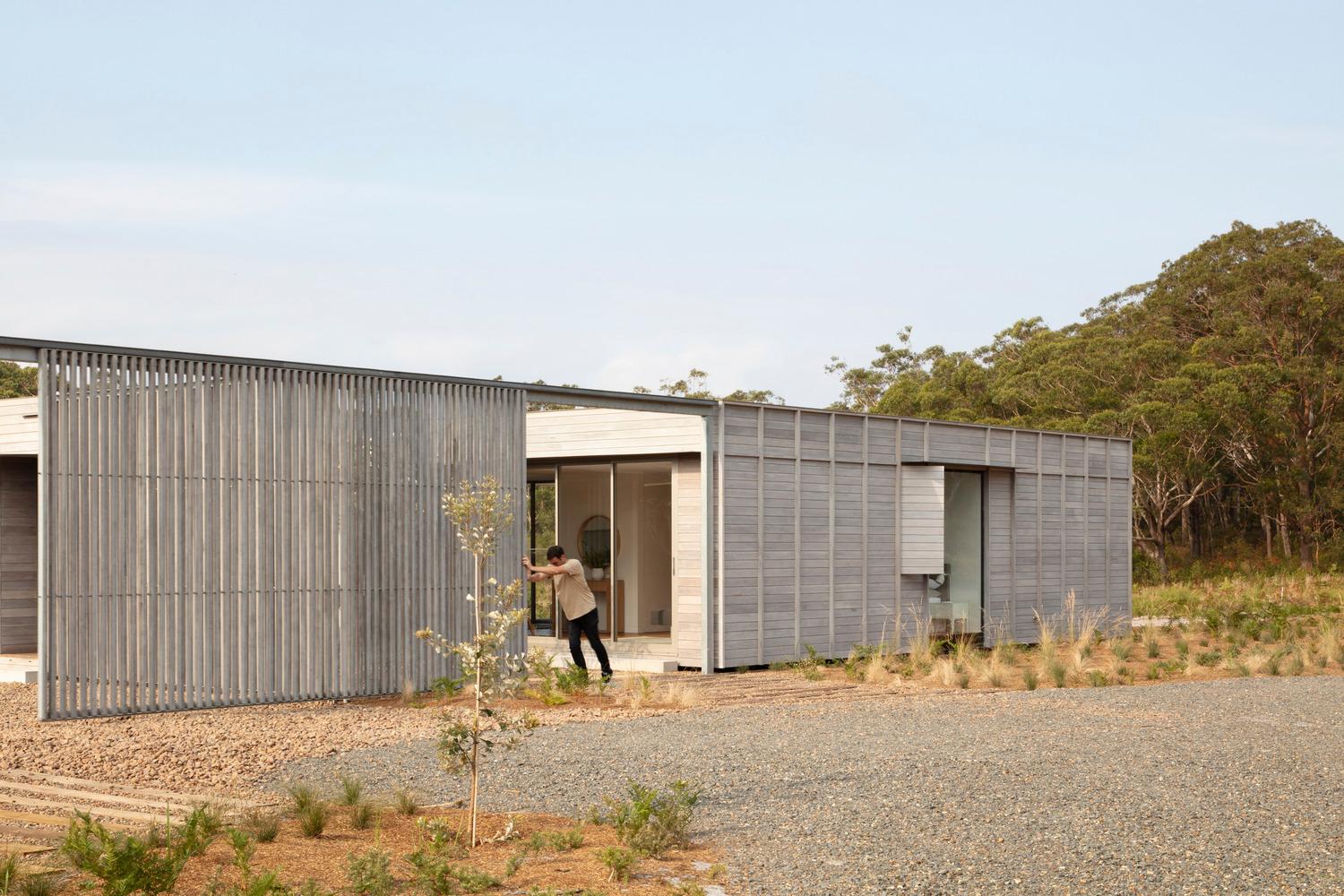 Courtyard House - image 13
