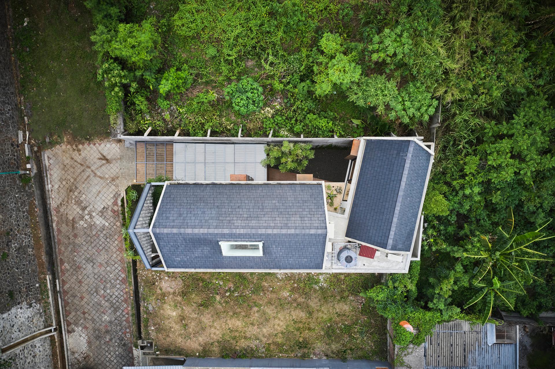 Breeze Blocks House - image 3