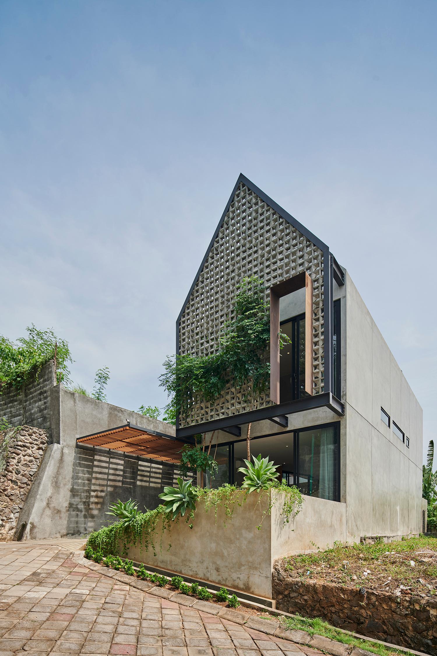 Breeze Blocks House - image 2