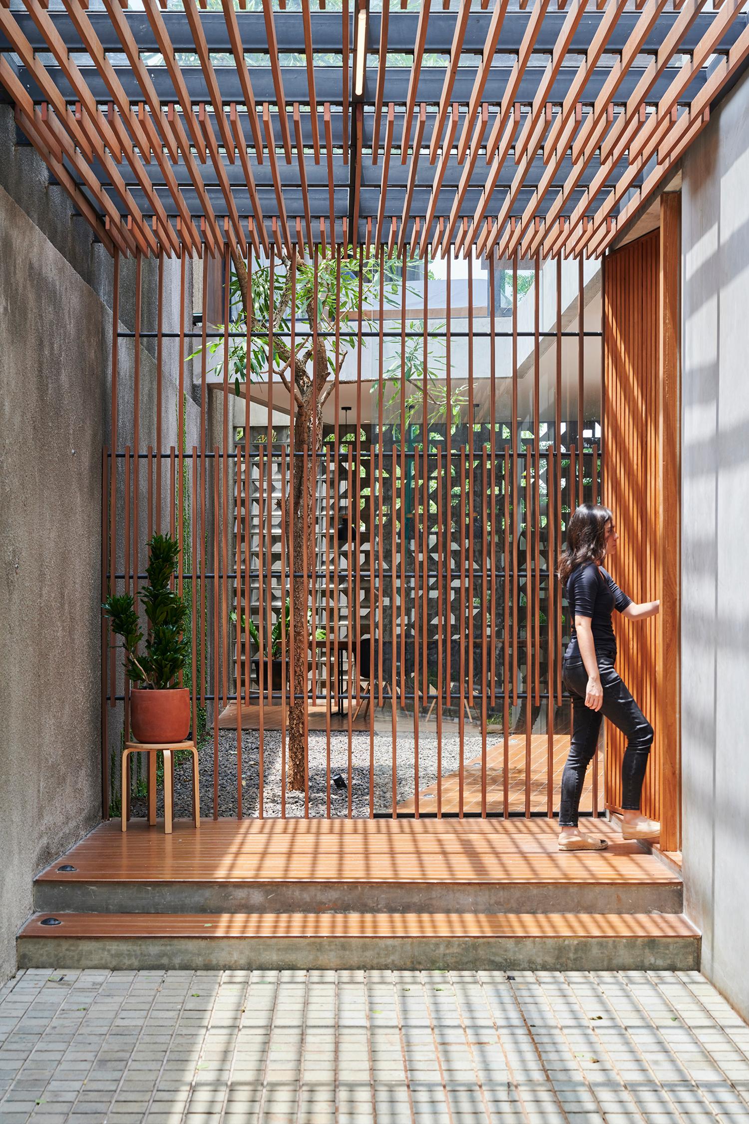 Breeze Blocks House - image 6