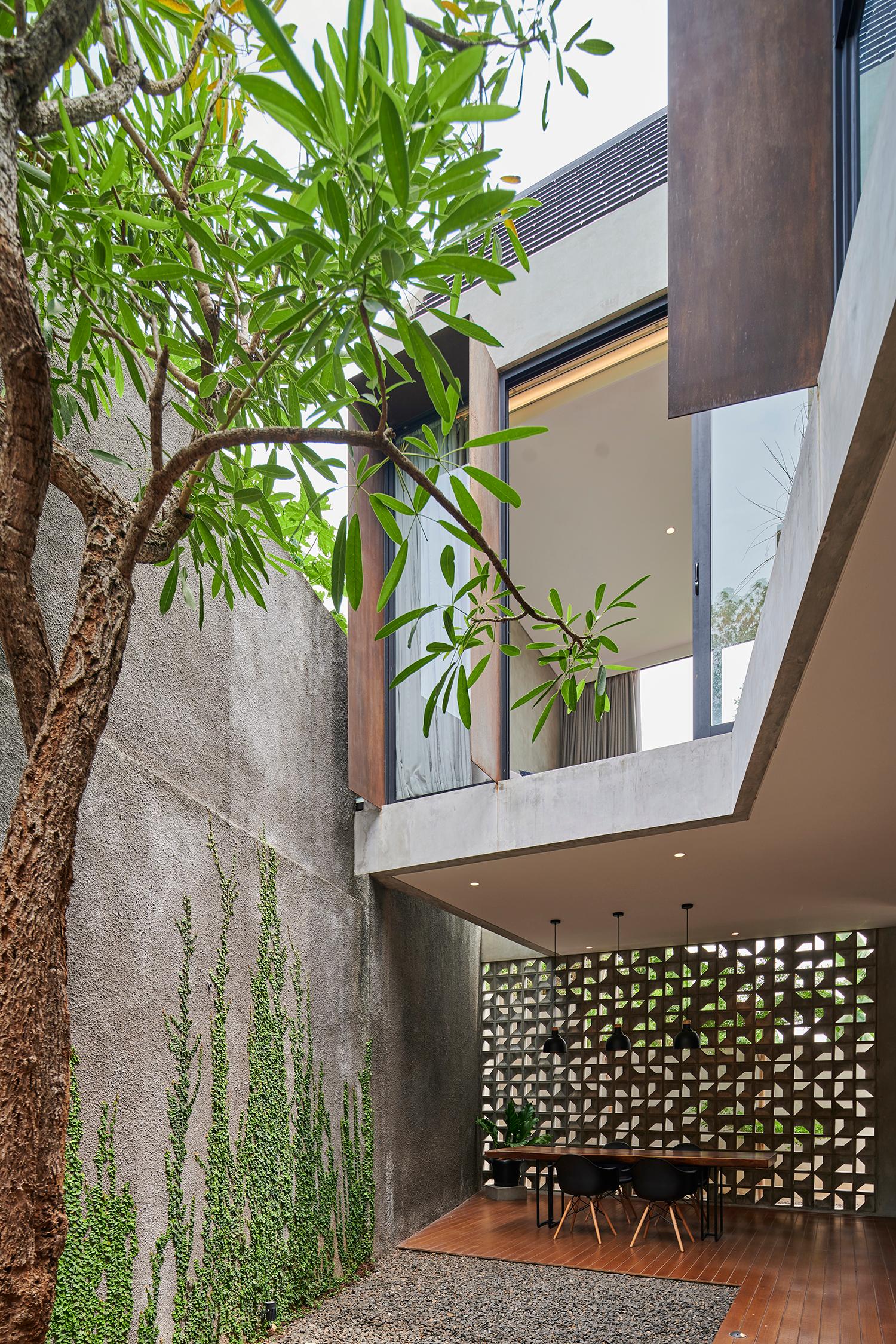 Breeze Blocks House - image 13