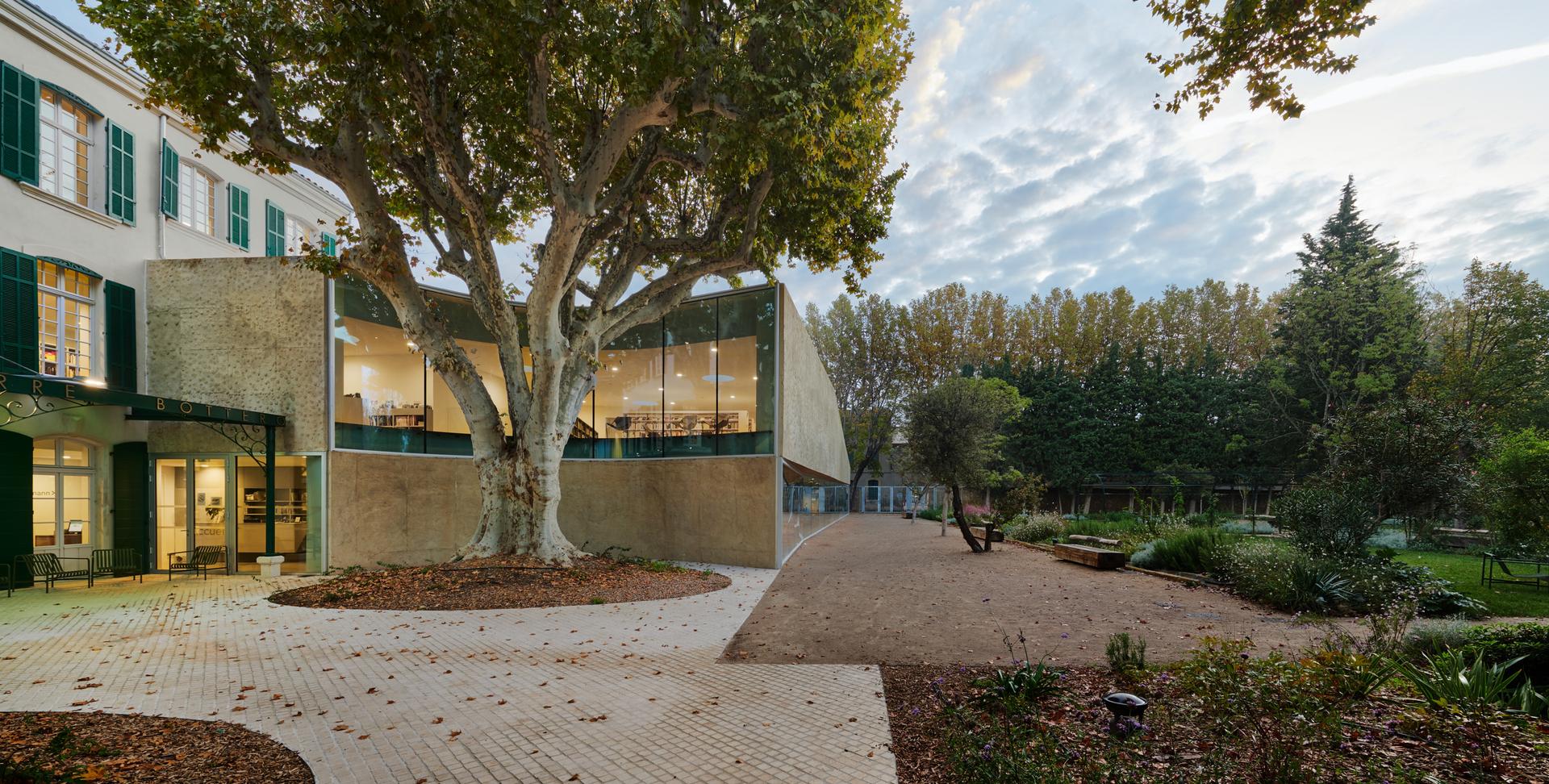 ‘Pierre Bottero’ media library and park in Pélissanne - image 5