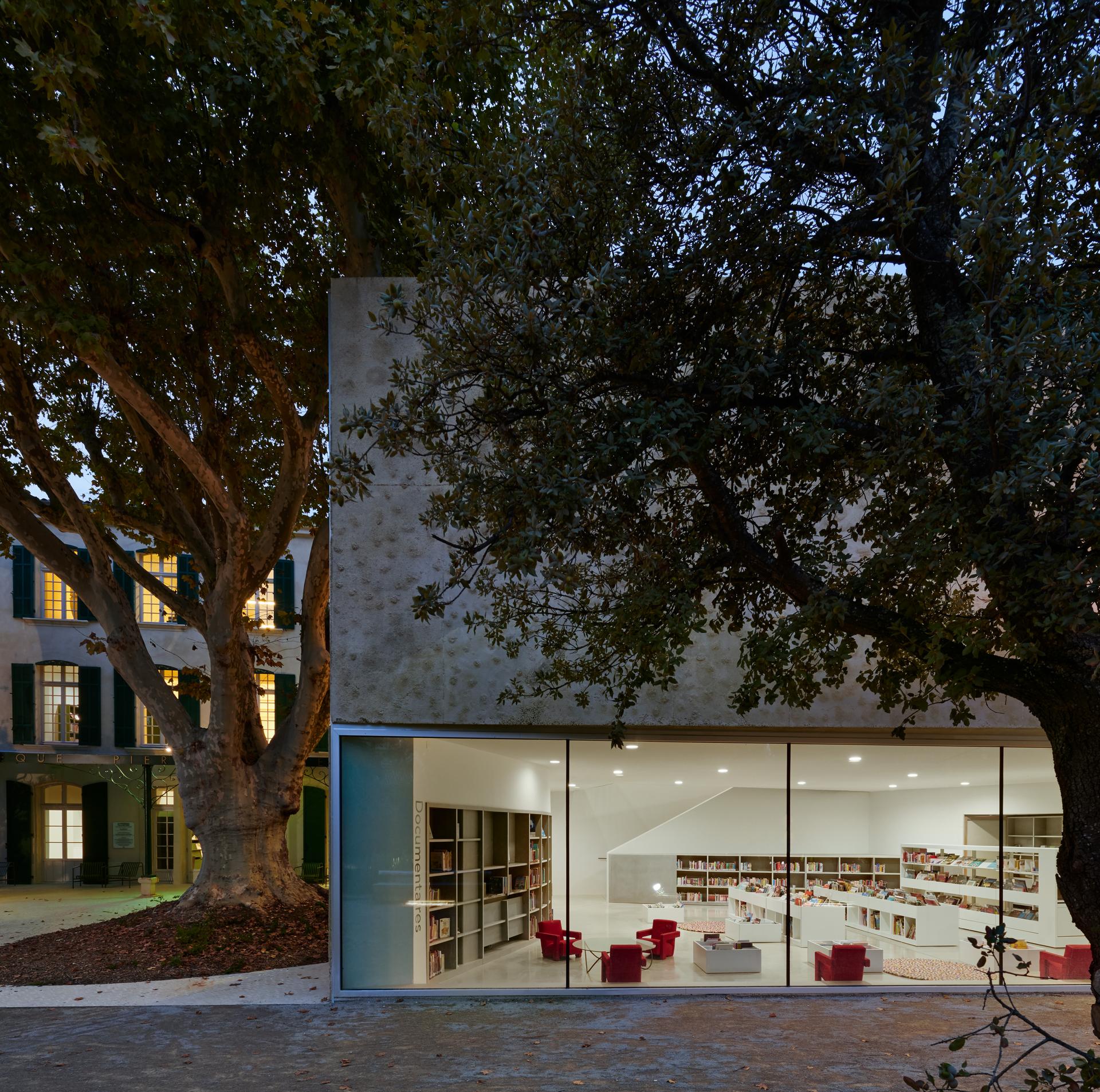‘Pierre Bottero’ media library and park in Pélissanne - image 7